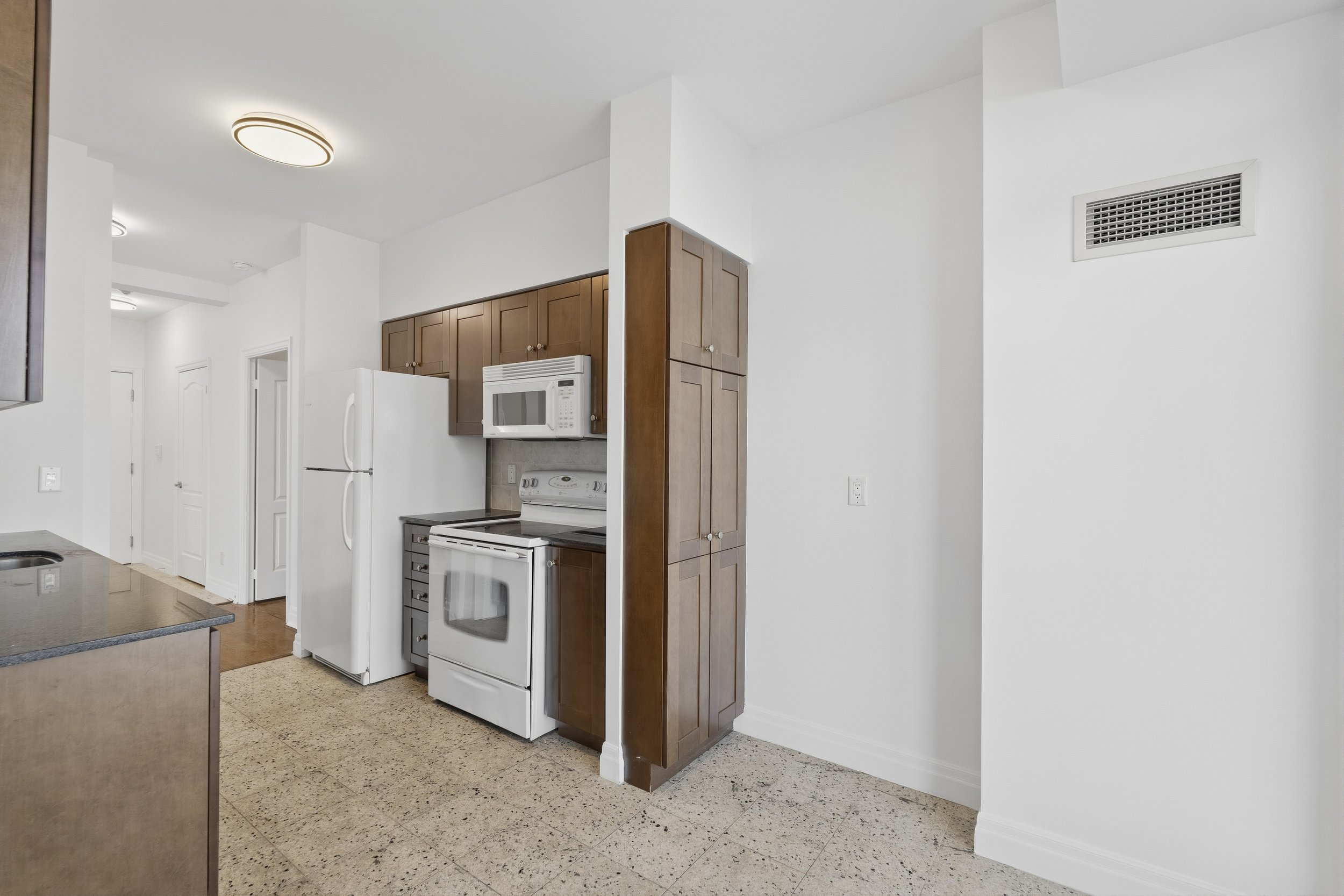 Frameless - 808 2119 Lake Shore Blvd - 025.JPG