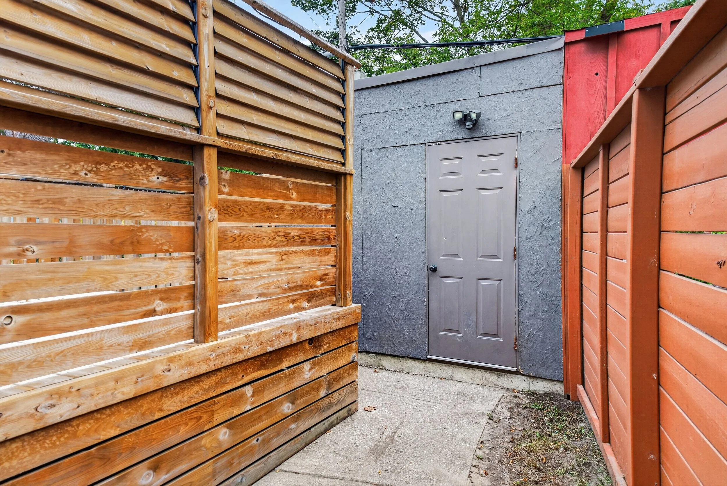 Frameless - 693 Greenwood Ave - 055.jpg