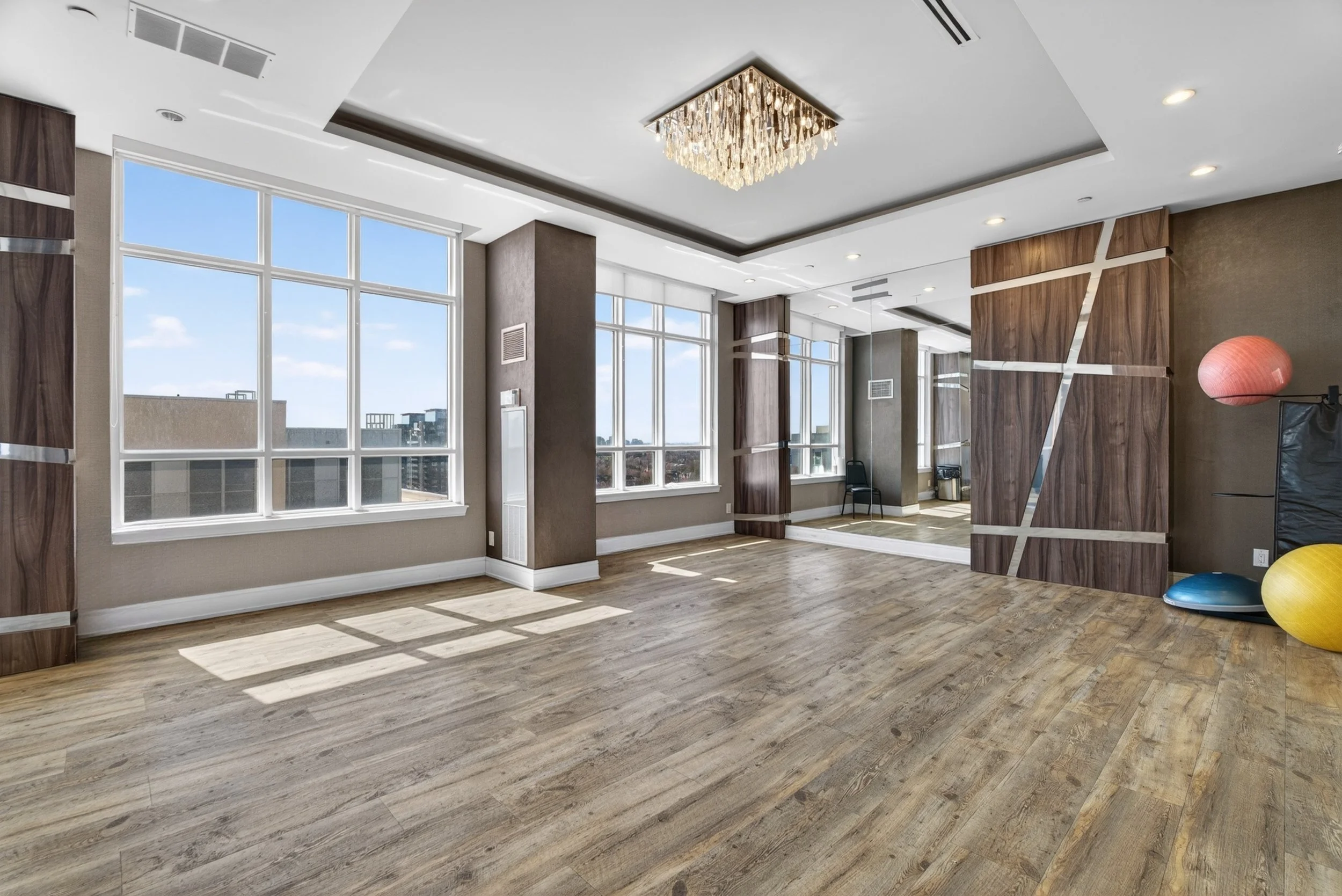 Frameless - 9199 Yonge St Unit 102SE - 040.jpg