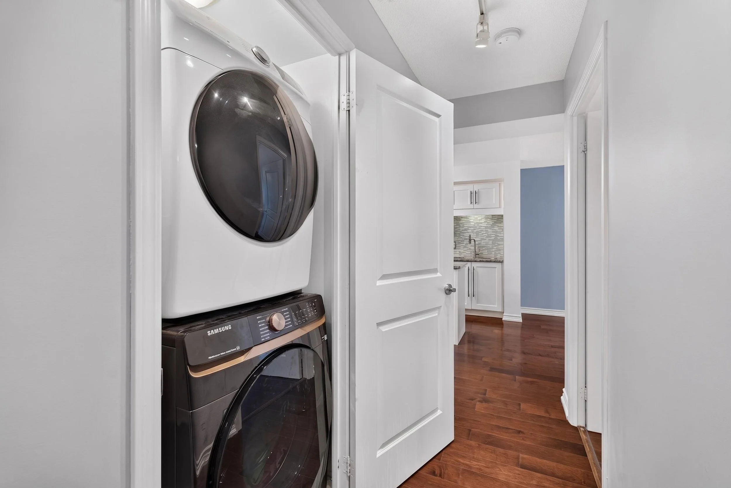 Frameless - 1203 18 Harding Blvd - 031.jpg