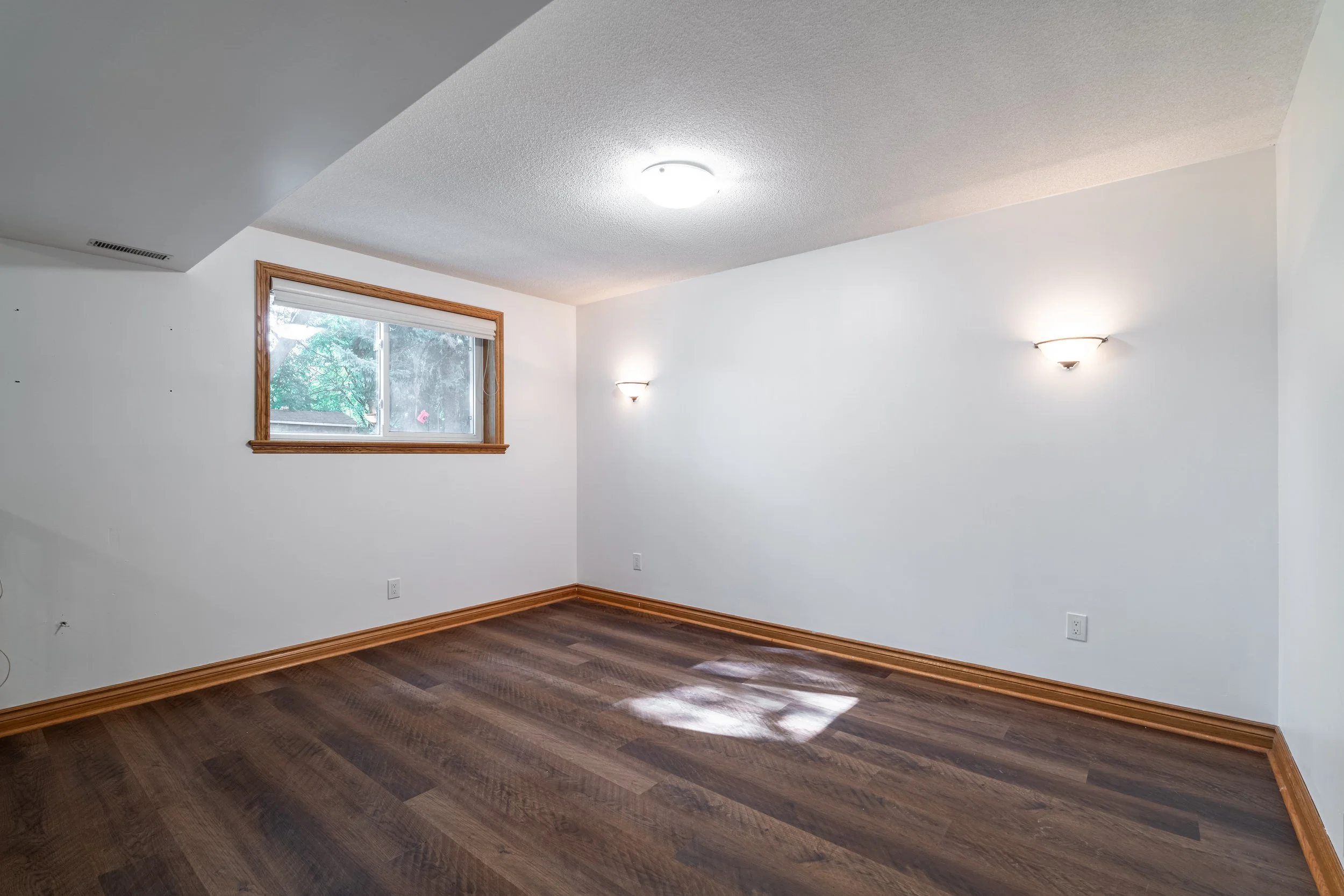 Frameless - 374 Boyer St - 018.jpg