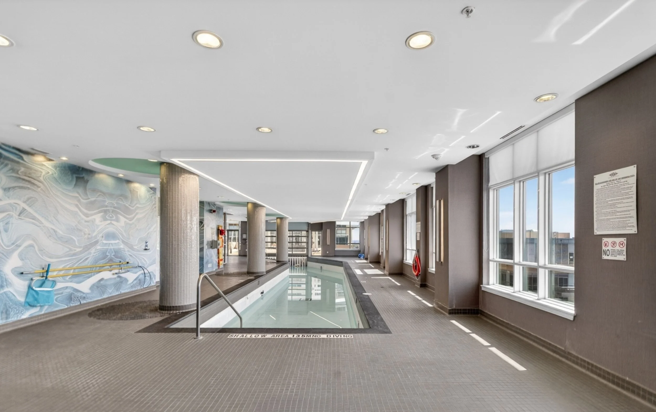 Frameless - 9199 Yonge St Unit 102SE - 039.jpg