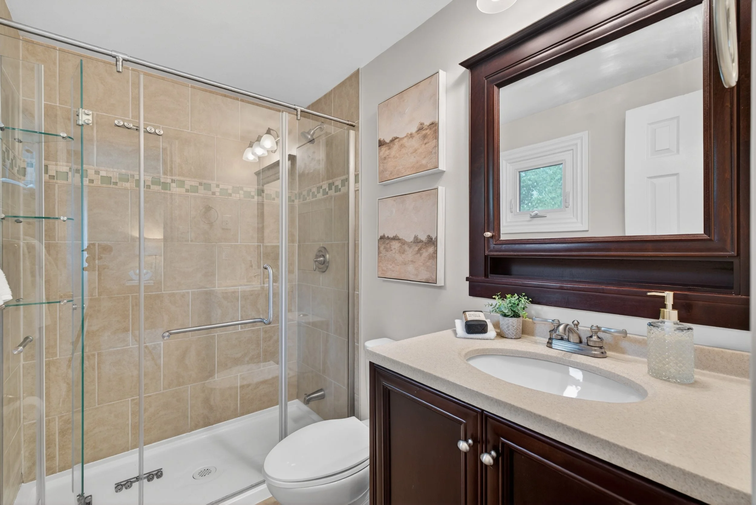 Frameless - 12 Patterson Cres - 035.jpg
