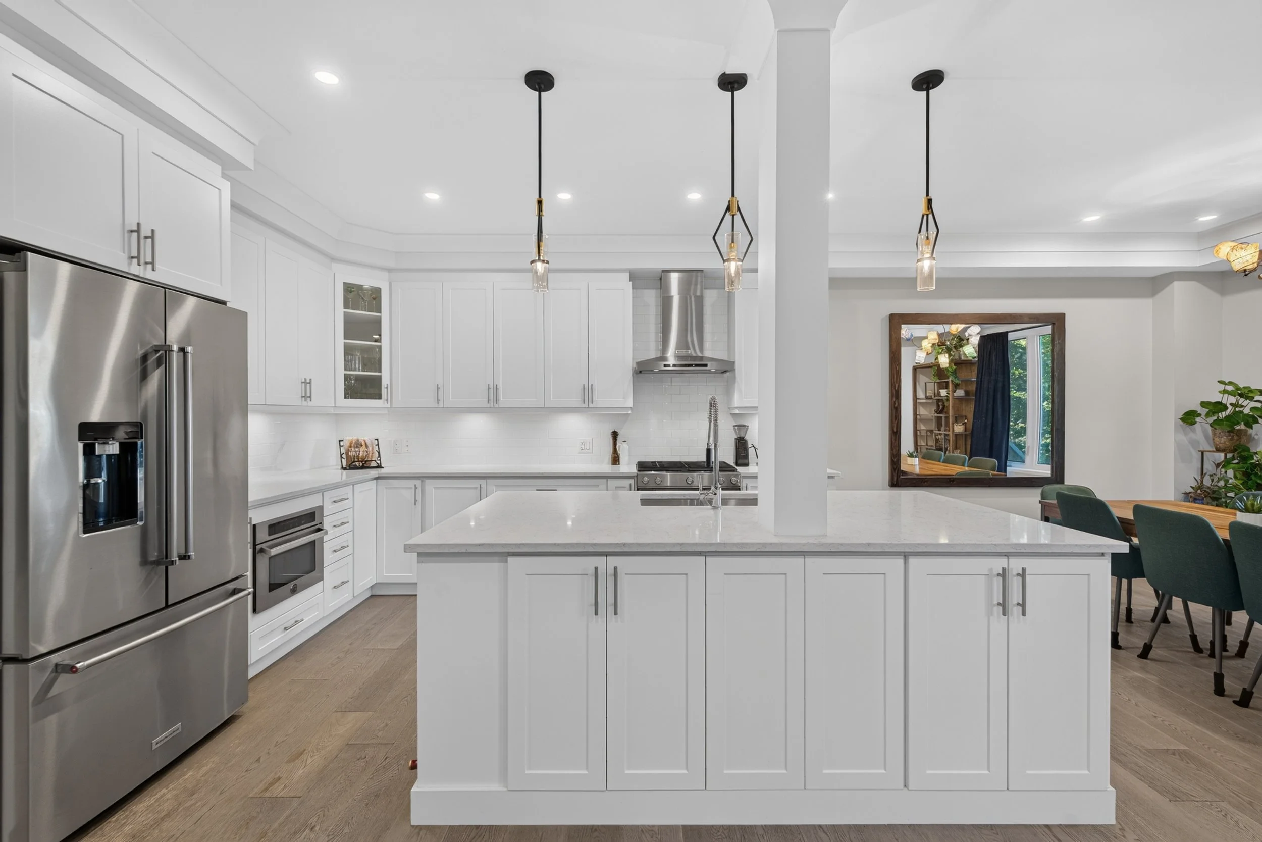 Frameless - 40 Lowther Ave - 019.jpg