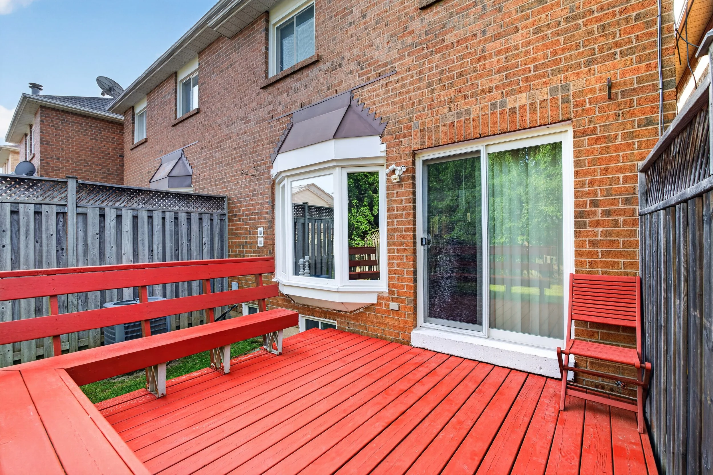 Frameless - 14 Mullis Cres - 034.jpg