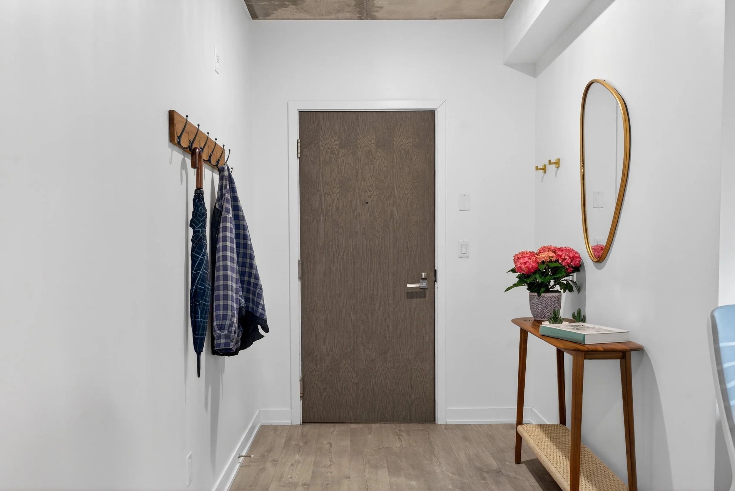 Frameless - 322 109 Ossington Ave -  008.jpg