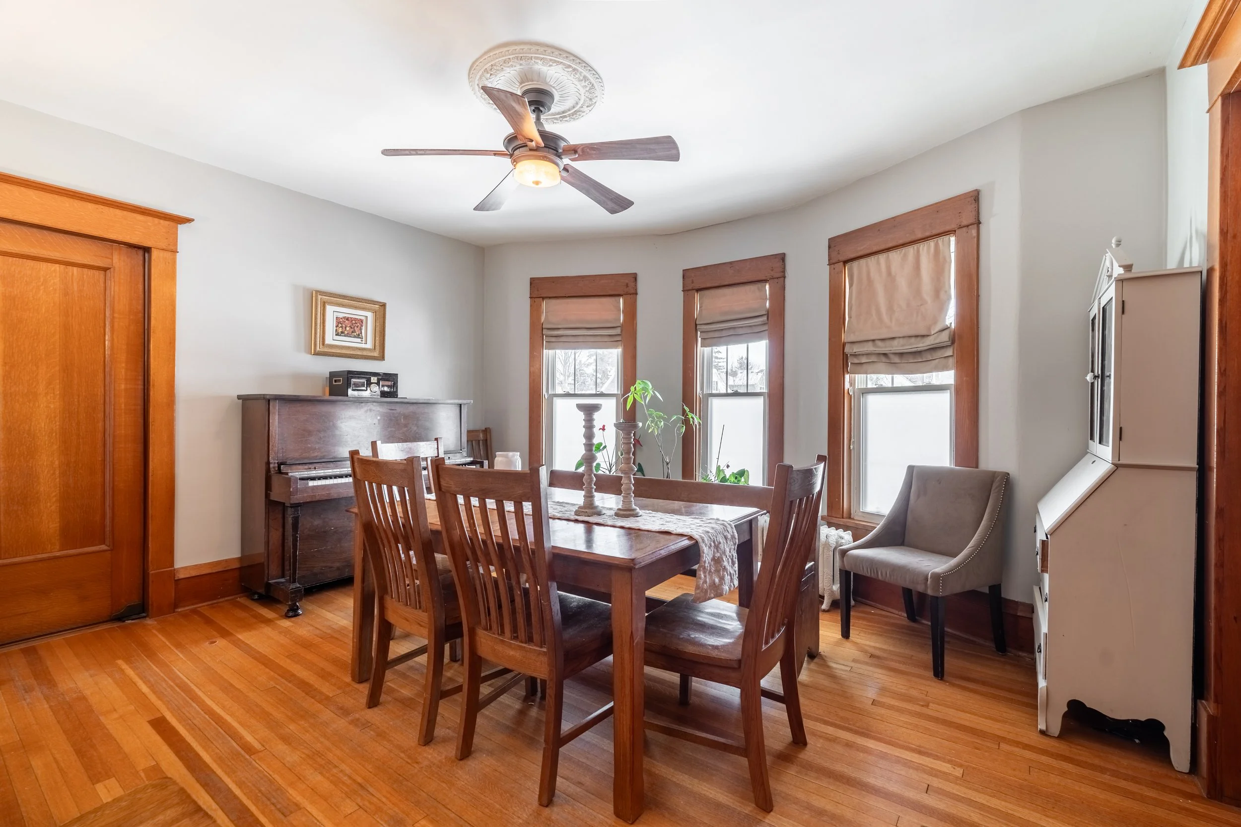 Framless - 6038 Main St - 019.jpg