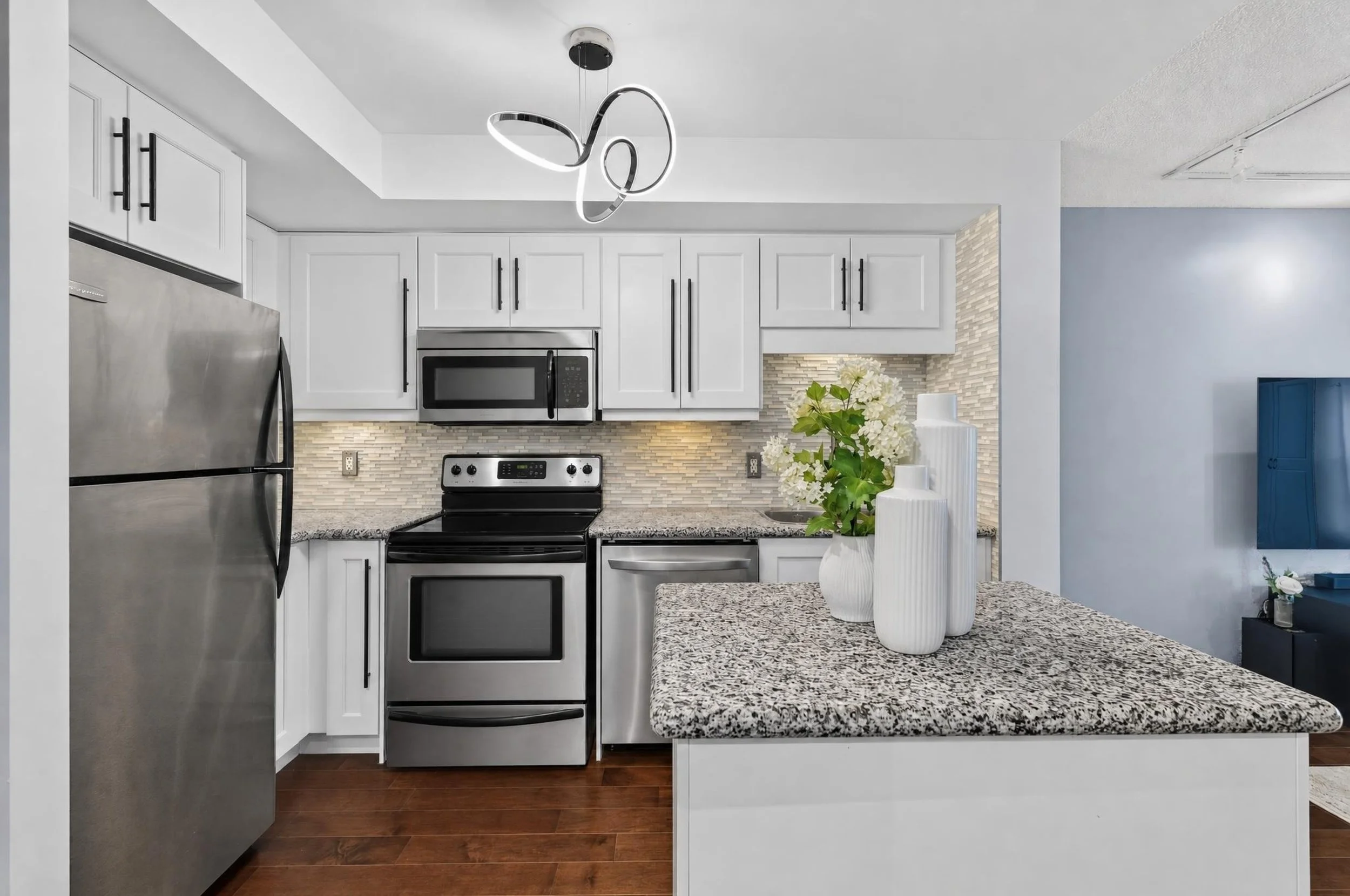 Frameless - 1203 18 Harding Blvd - 013.jpg