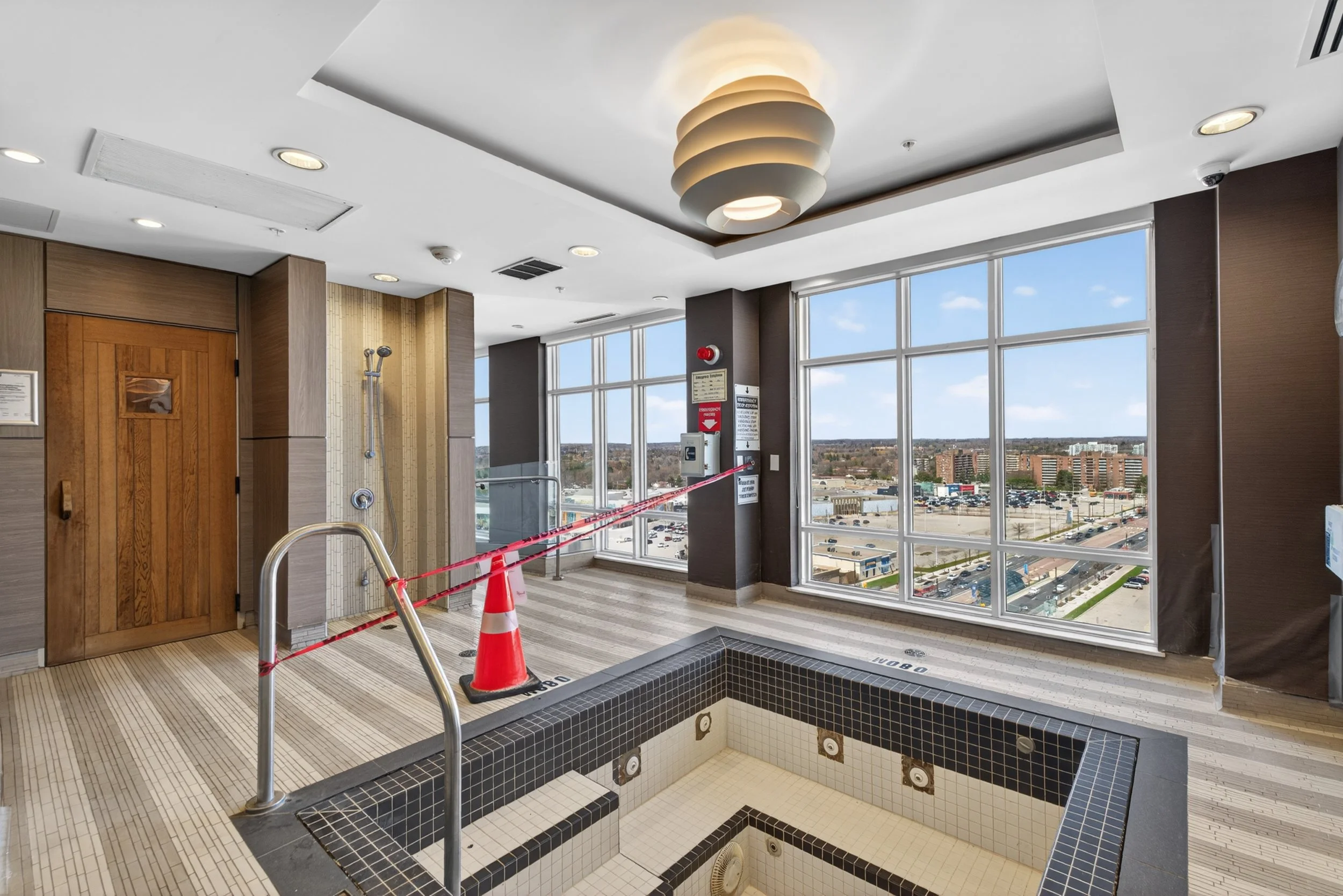 Frameless - 9199 Yonge St Unit 102SE - 045.jpg