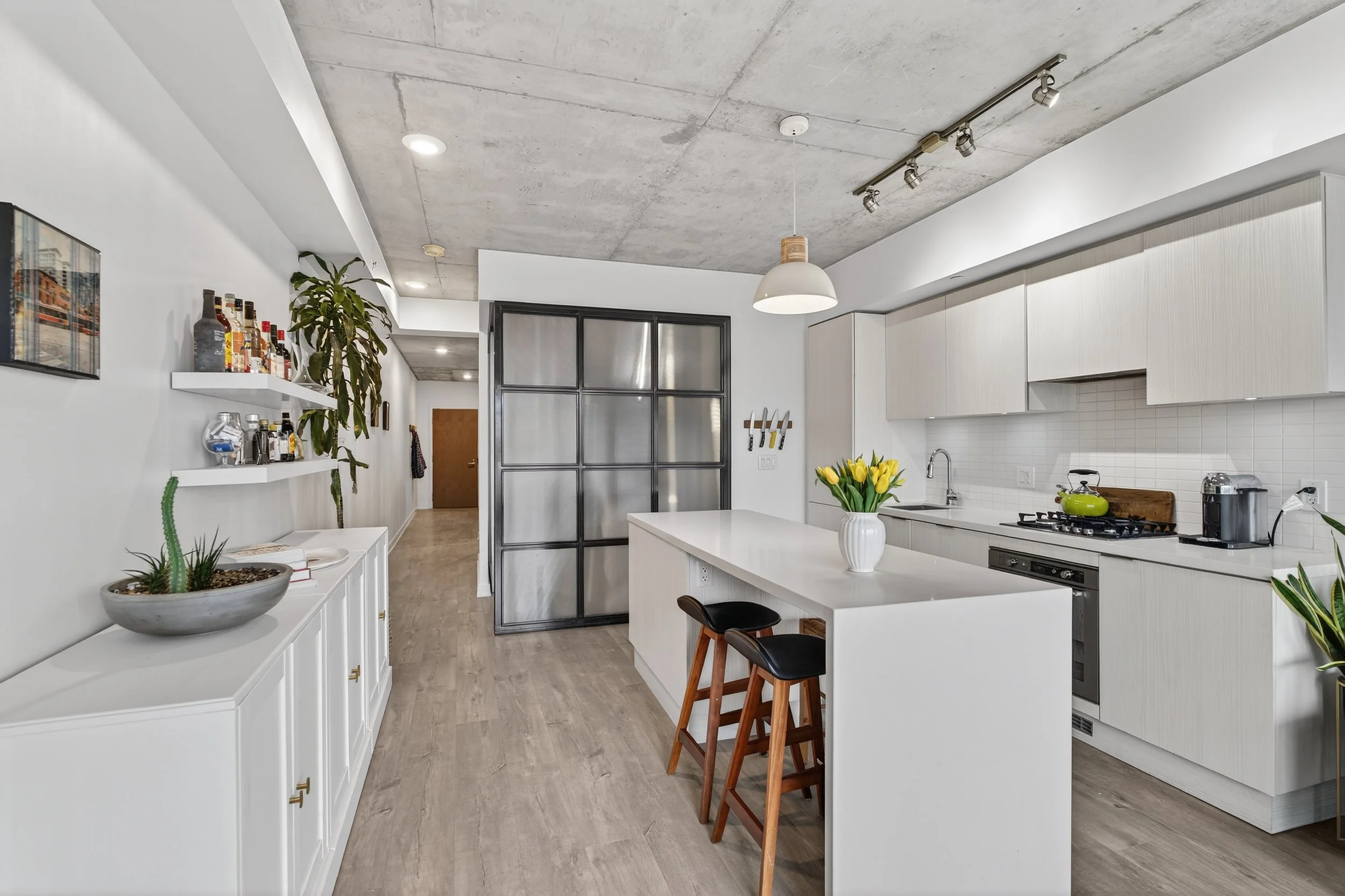 Frameless - 322 109 Ossington Ave -  011.jpg