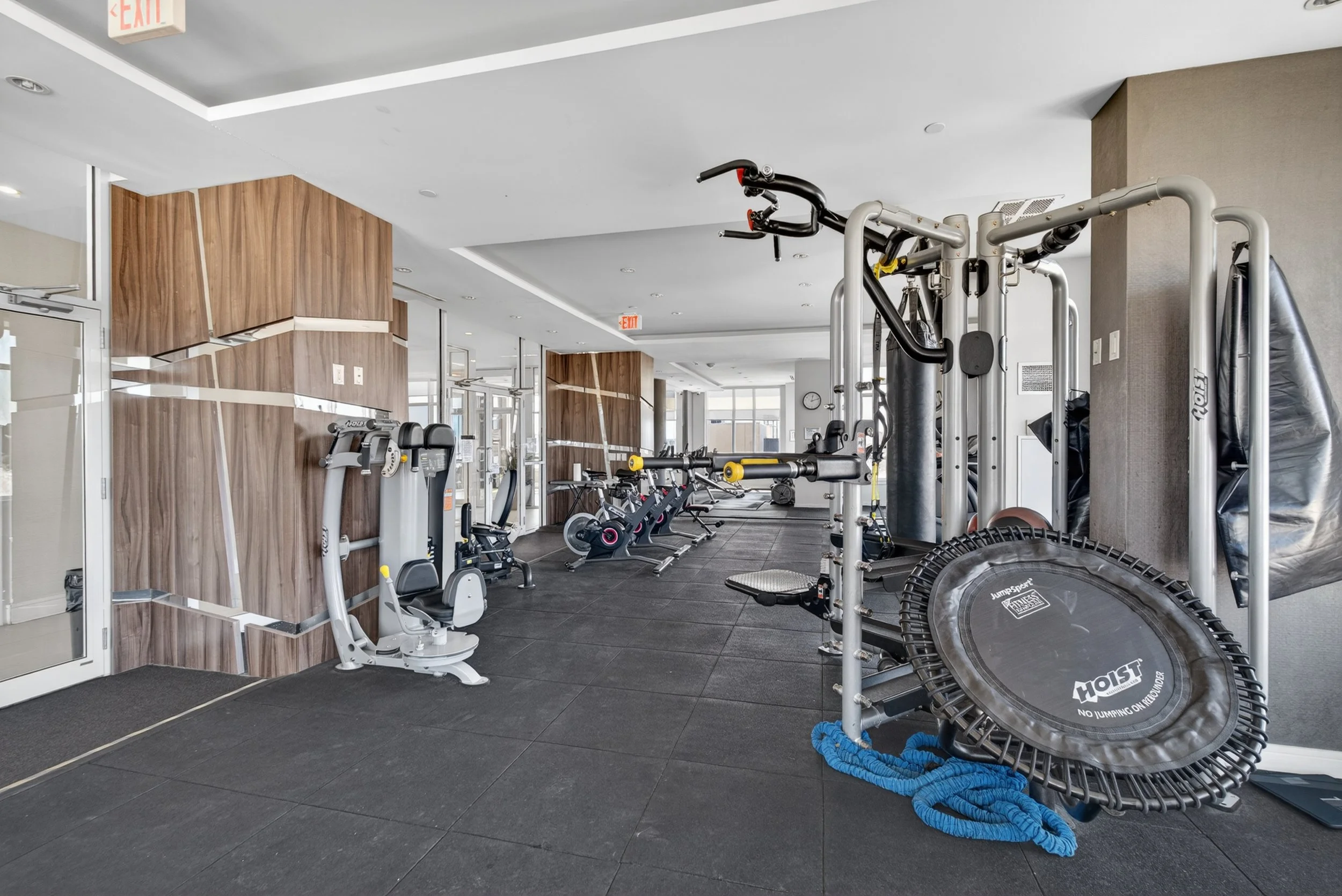 Frameless - 9199 Yonge St Unit 102SE - 041.jpg