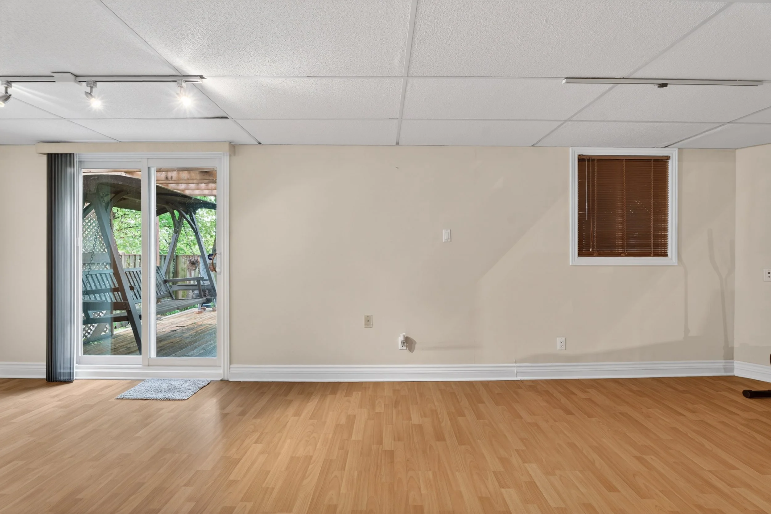 Frameless - 12 Patterson Cres - 044.jpg