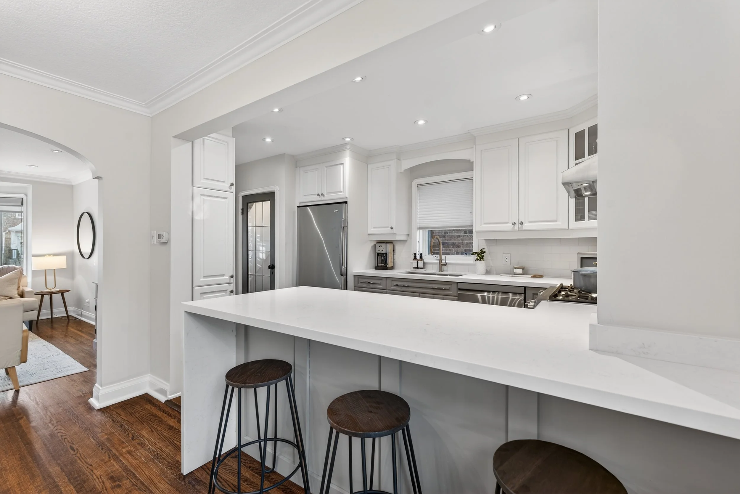 Frameless - 505 Sutherland -016.jpg