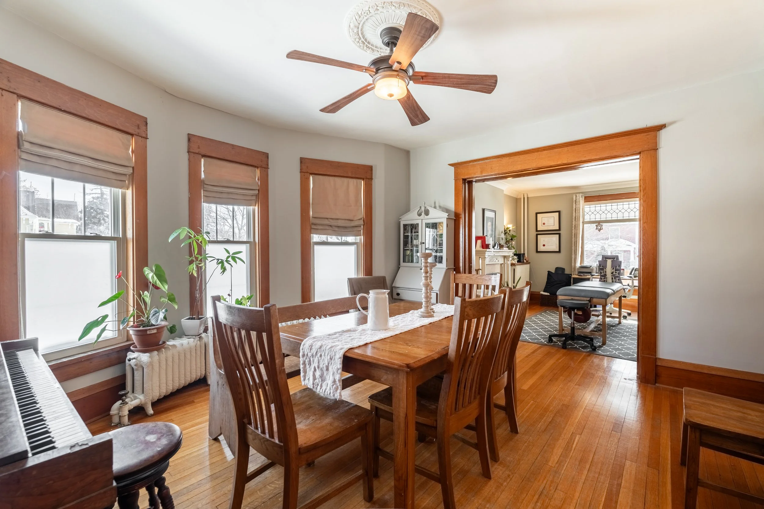 Framless - 6038 Main St - 020.jpg