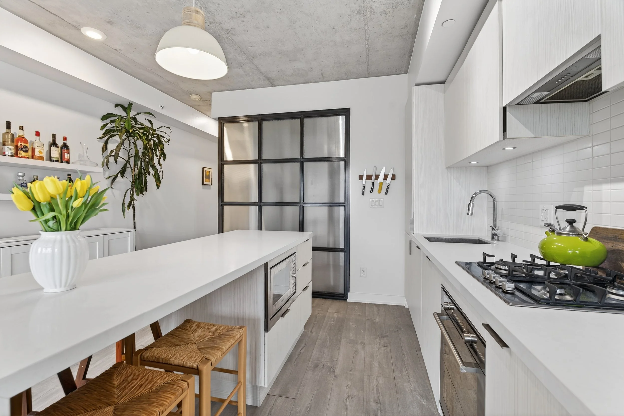 Frameless - 322 109 Ossington Ave -  013.jpg