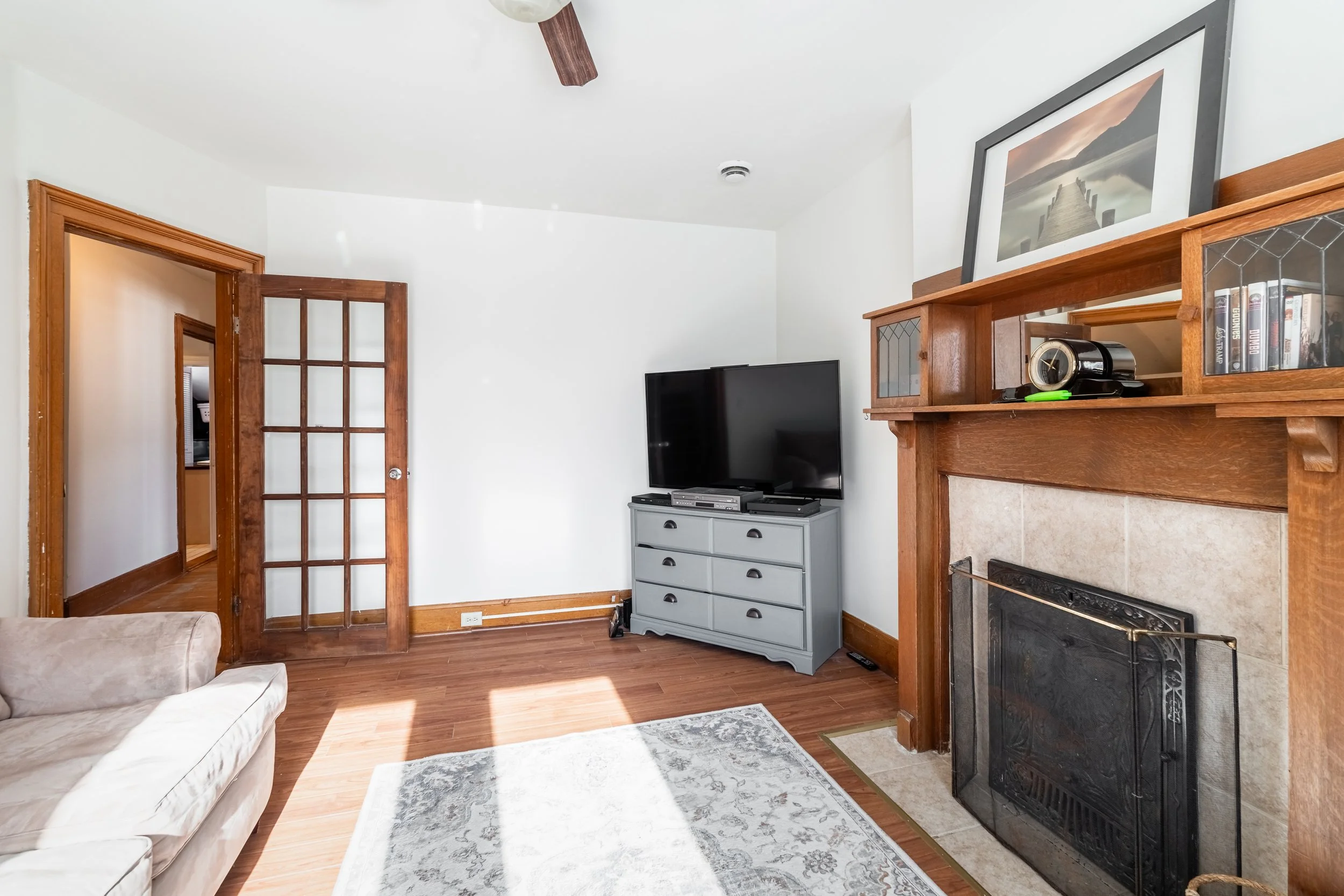 Framless - 6038 Main St - 035.jpg