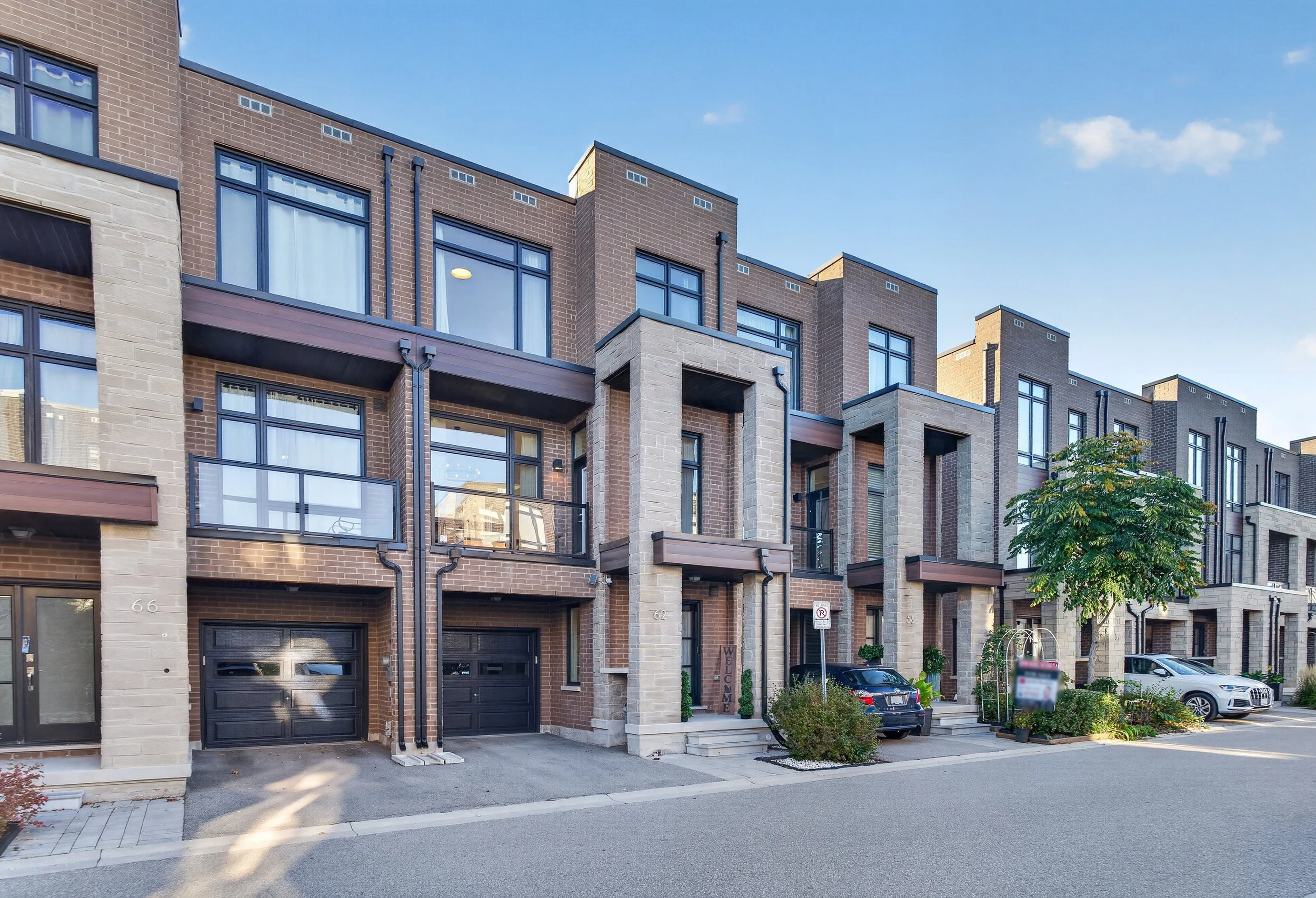 Frameless - 62 Pageant Ave - 002.jpg