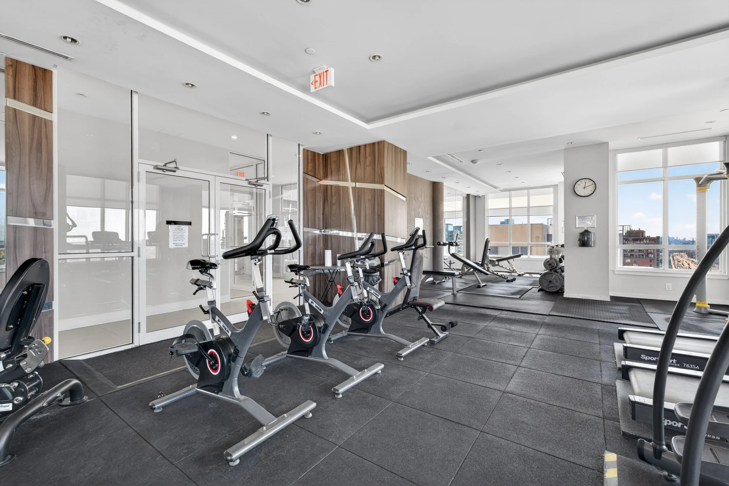 Frameless - 9199 Yonge St Unit 102SE - 042.jpg