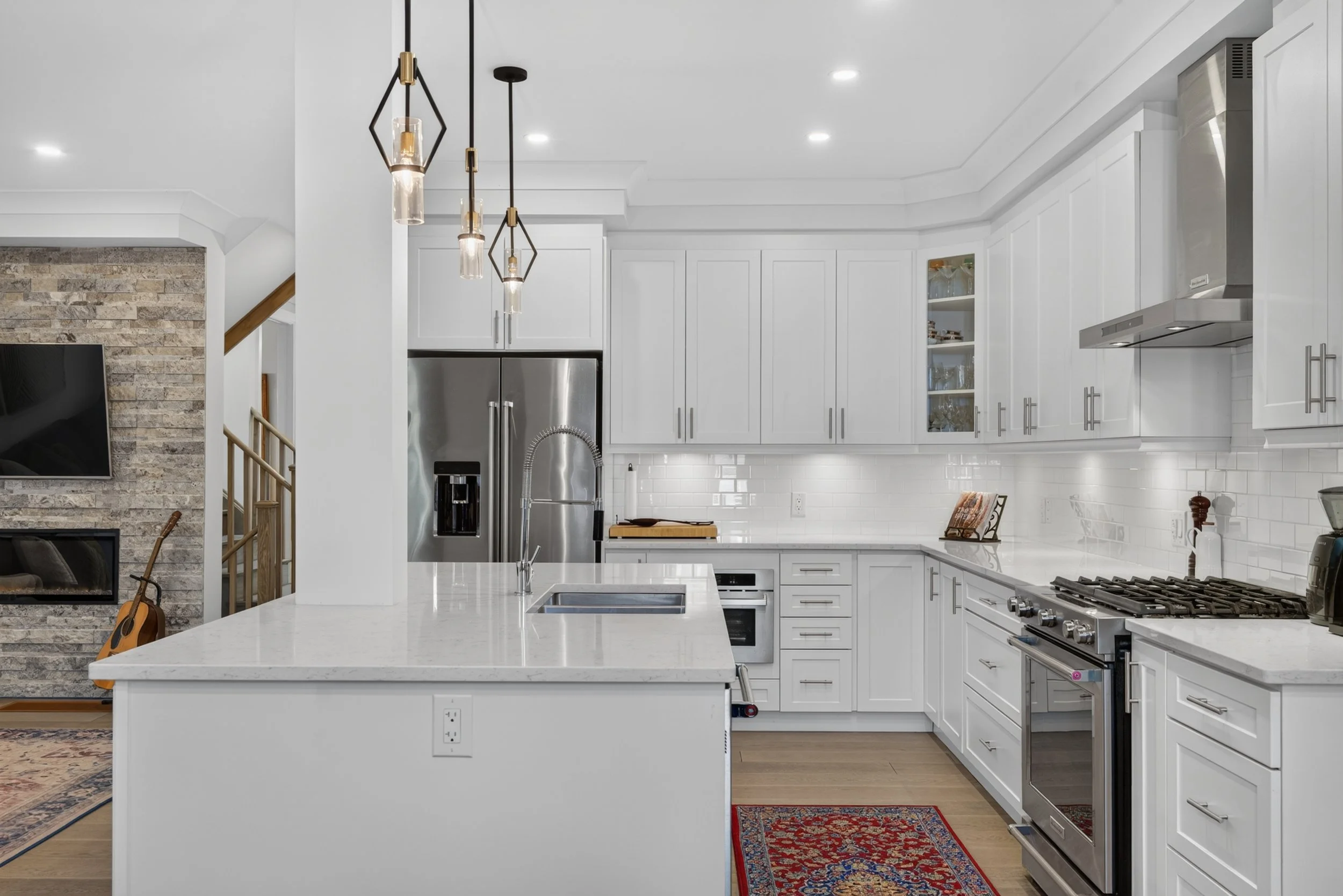 Frameless - 40 Lowther Ave - 026.jpg