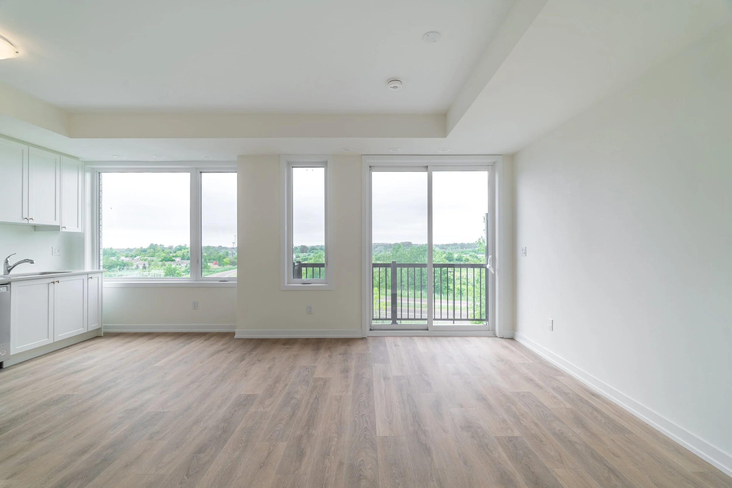 Frameless - Unit 2003-160 Densmore Rd - 009.jpg