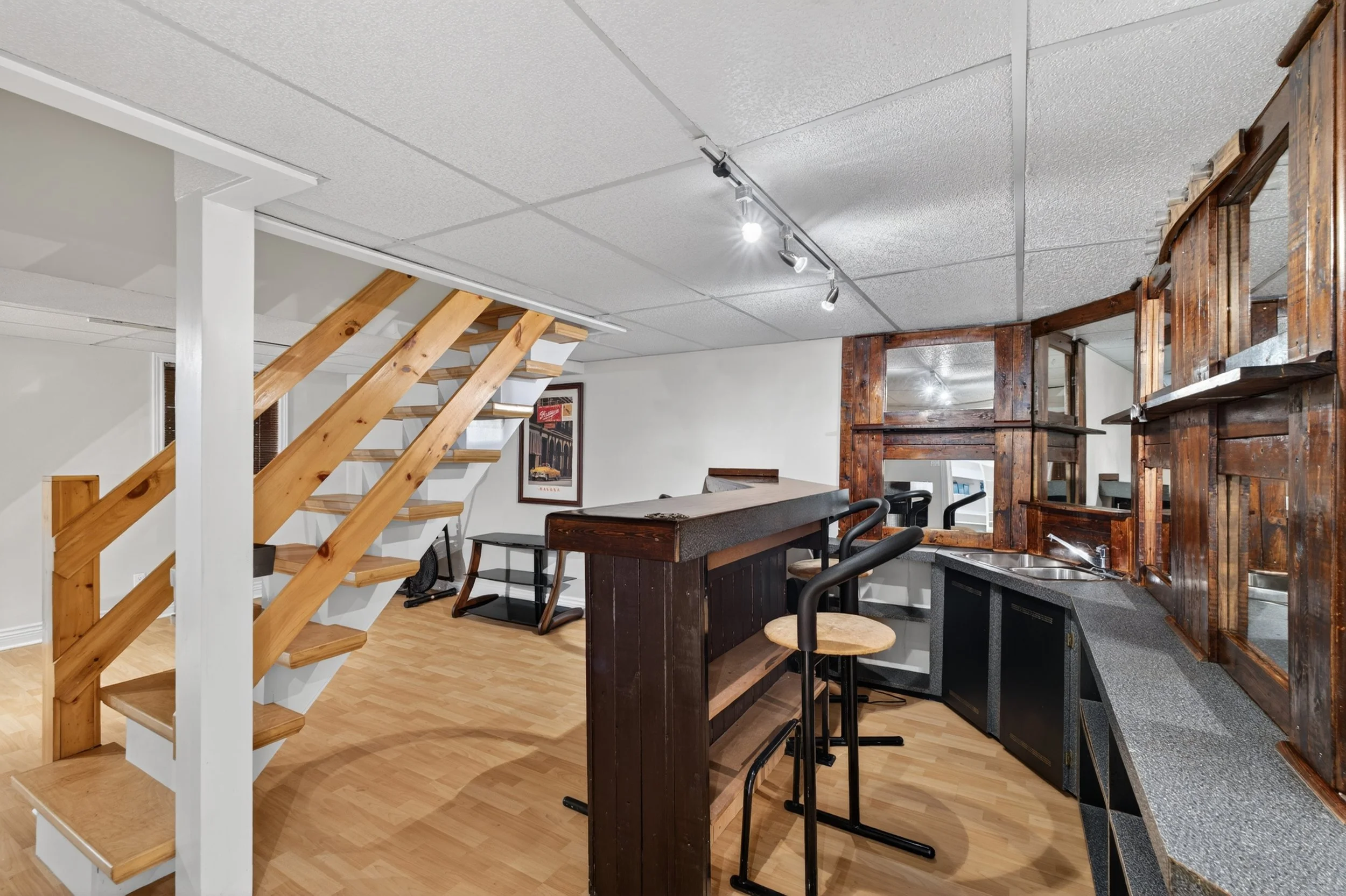 Frameless - 12 Patterson Cres - 048.jpg