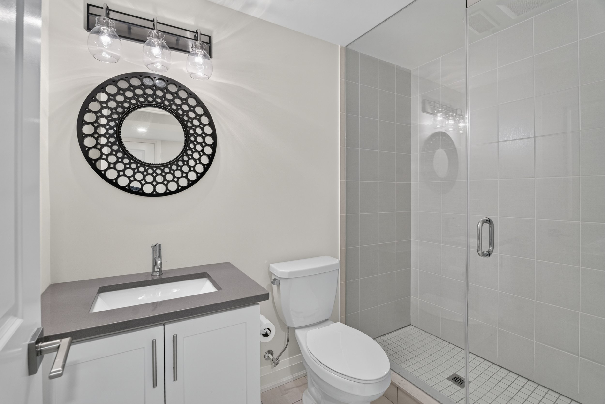 Frameless - 40 Lowther Ave - 063.jpg