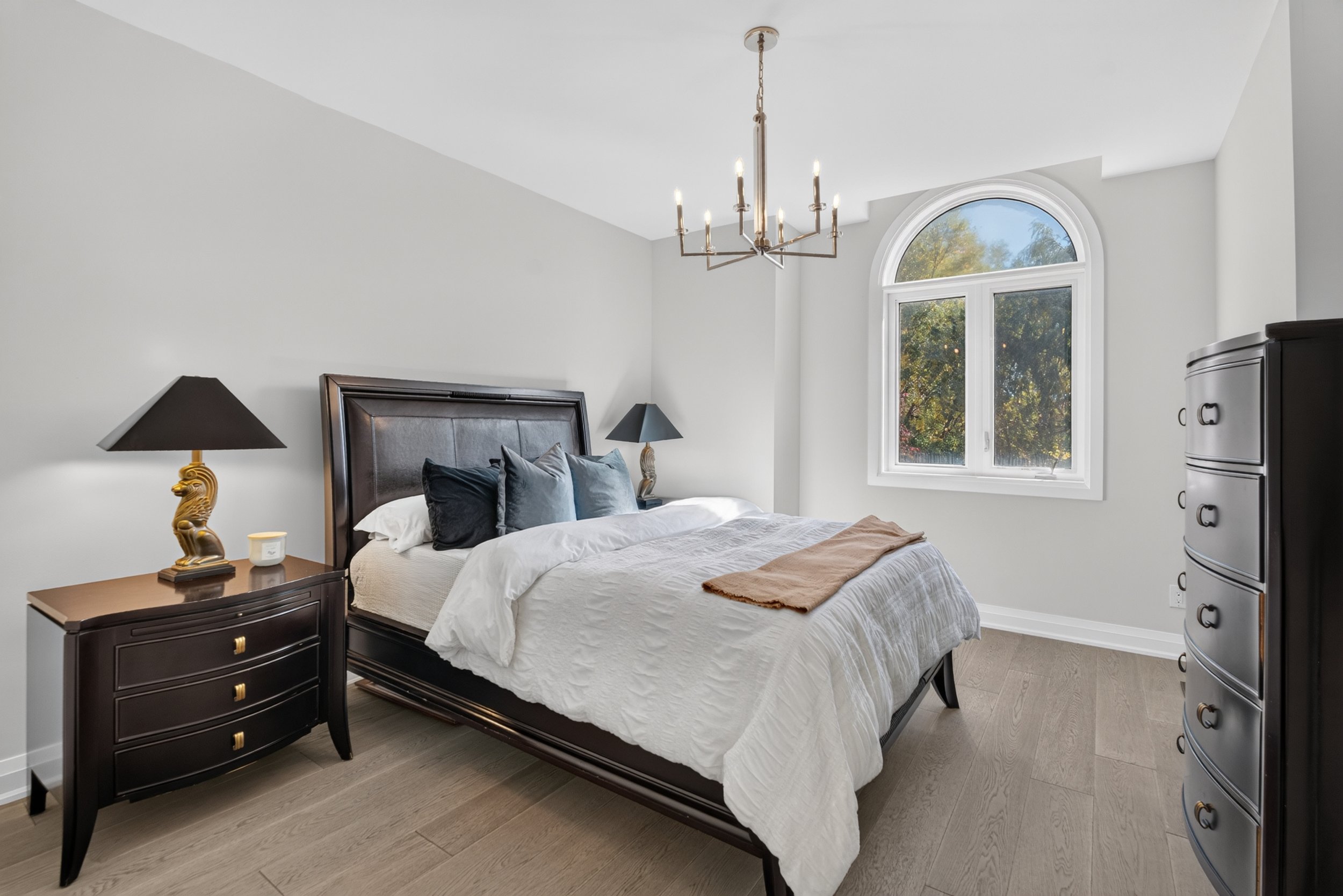 Frameless - 40 Lowther Ave - 052.jpg