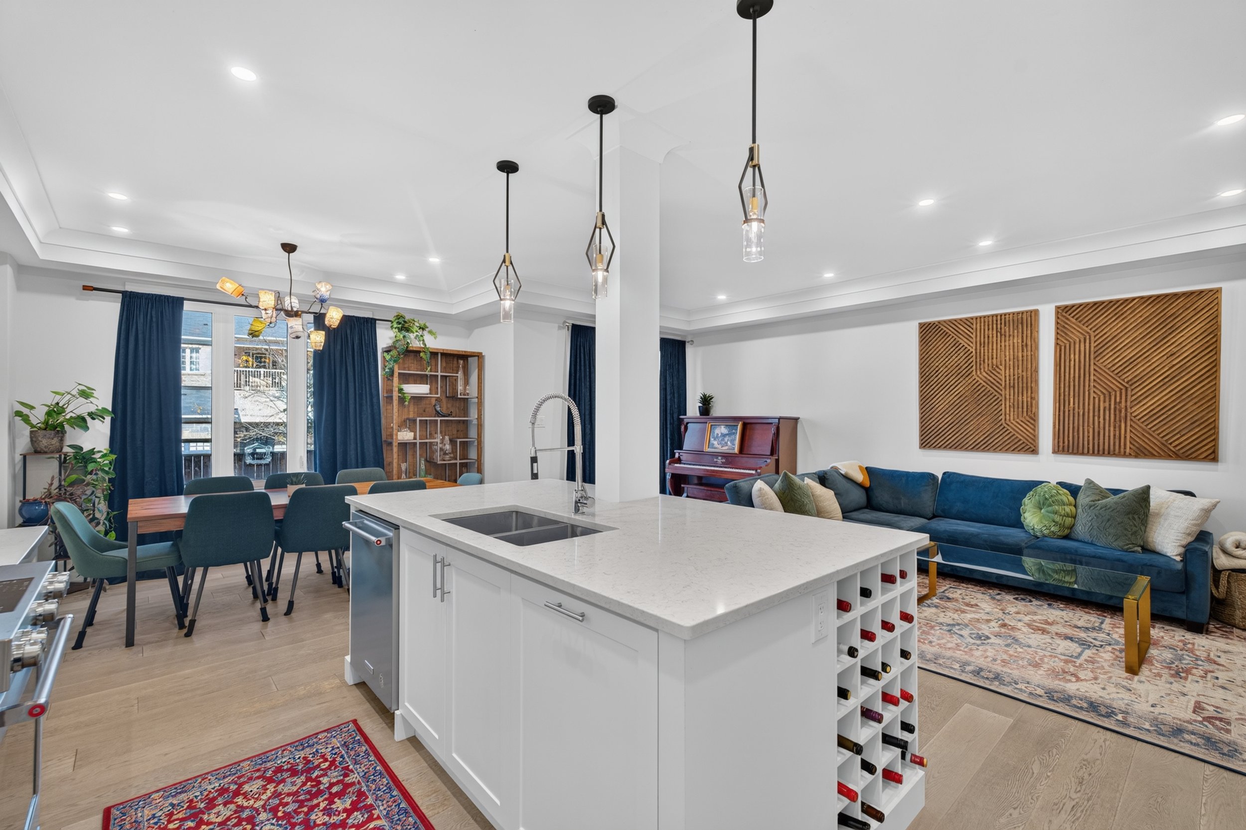 Frameless - 40 Lowther Ave - 022.jpg