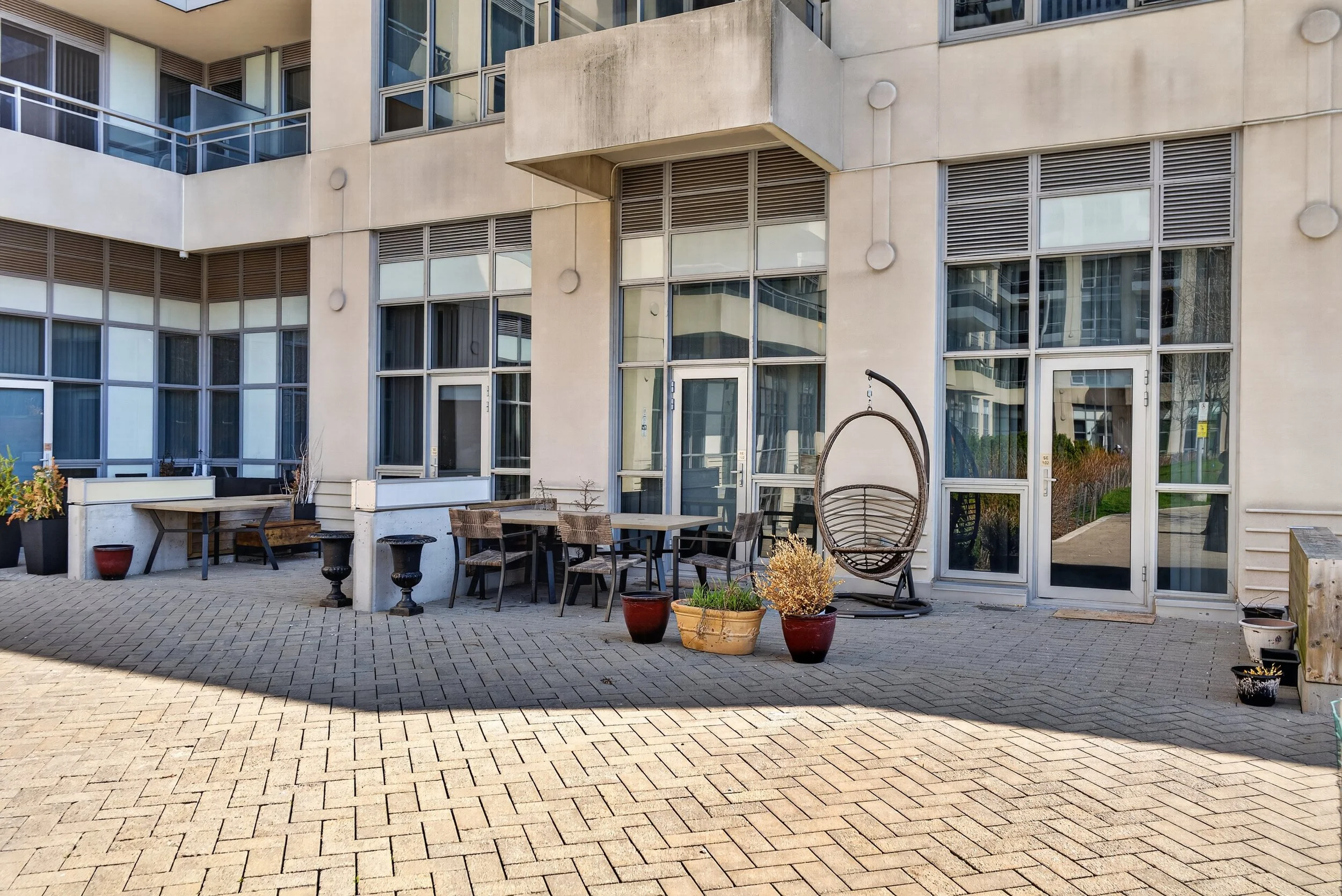 Frameless - 9199 Yonge St Unit 102SE - 034.jpg