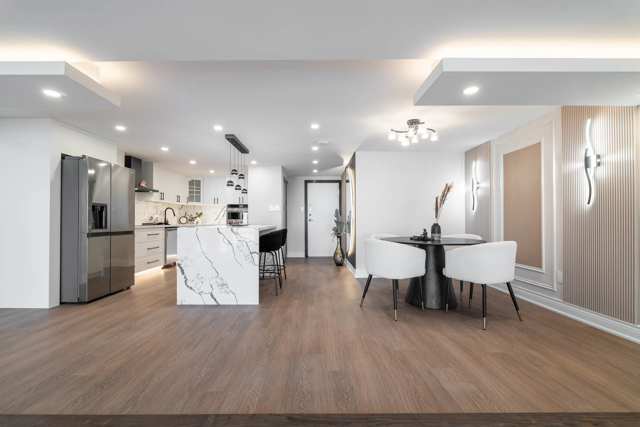 Frameless - 1555 Finch -017.jpg