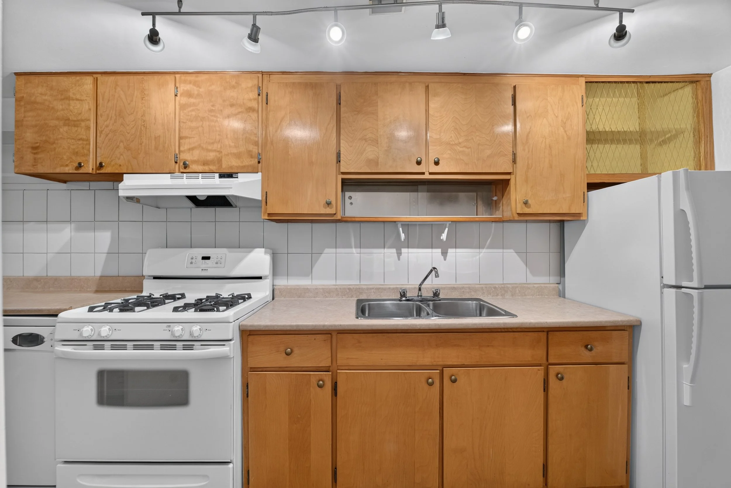 Frameless - 3697 Broomhill Cres - 047.jpg