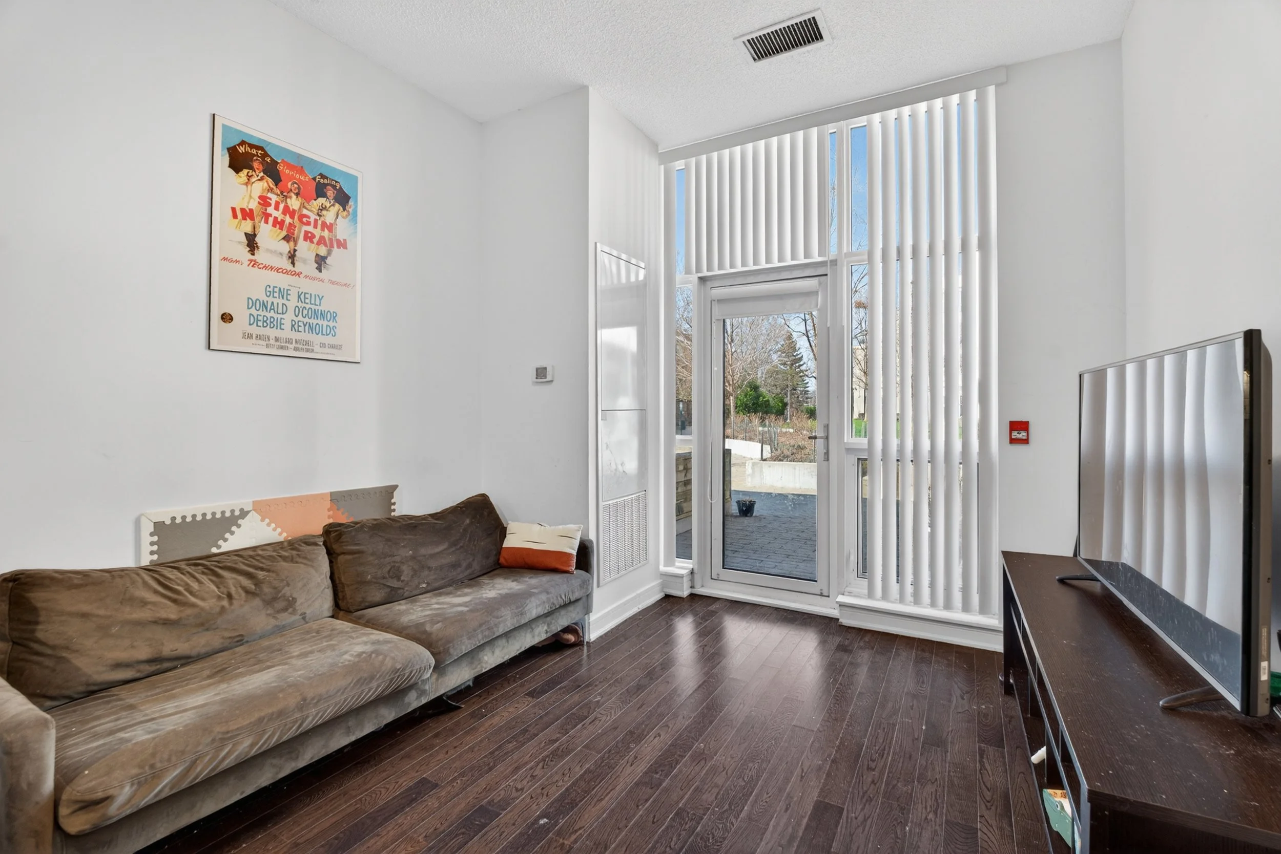 Frameless - 9199 Yonge St Unit 102SE - 016.jpg