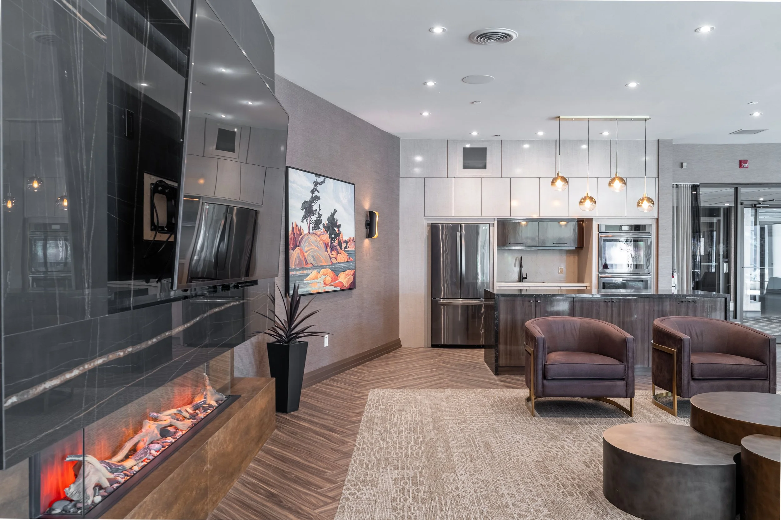 Frameless - 1555 Finch -047.jpg