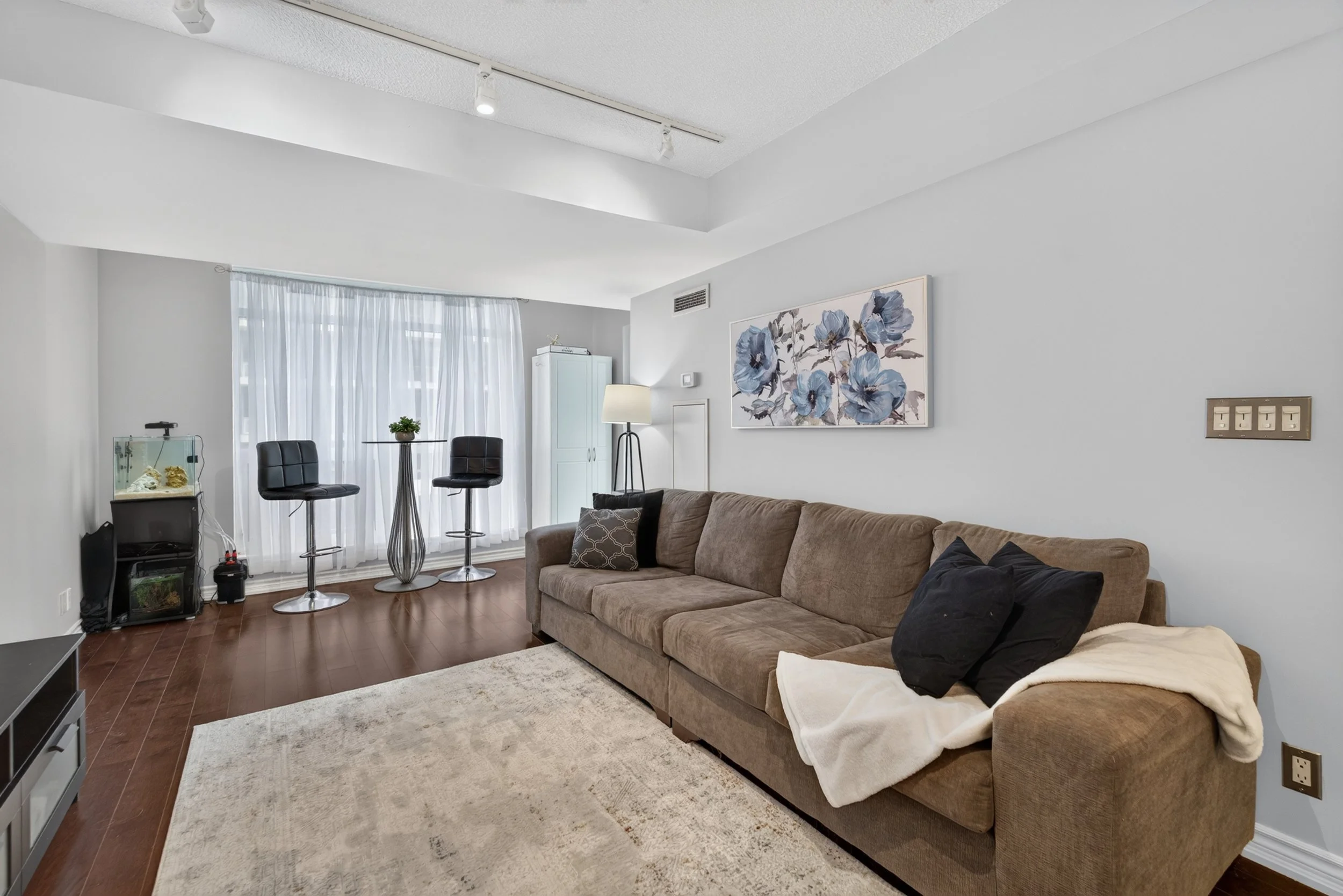 Frameless - 1203 18 Harding Blvd - 016.jpg