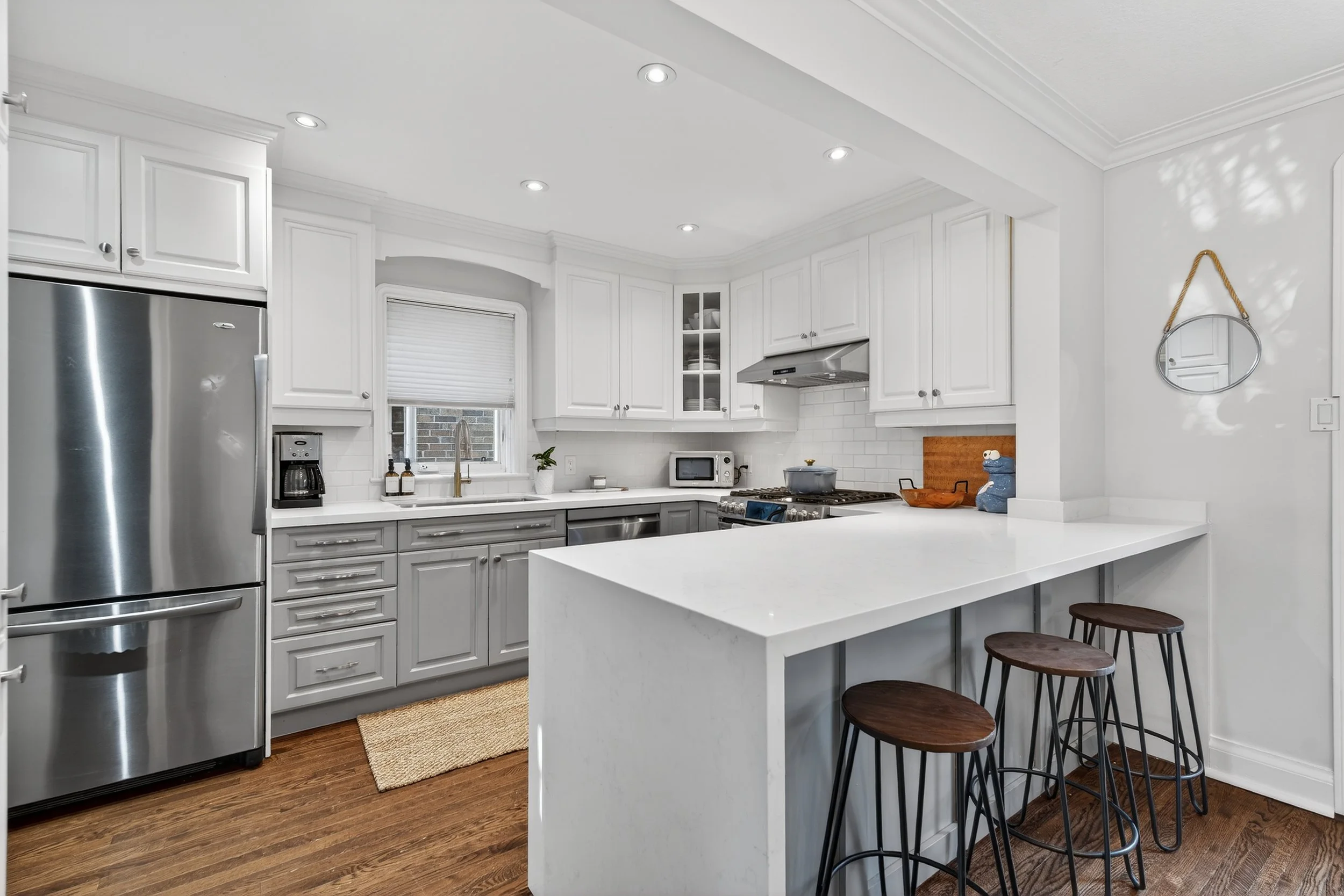 Frameless - 505 Sutherland -017.jpg