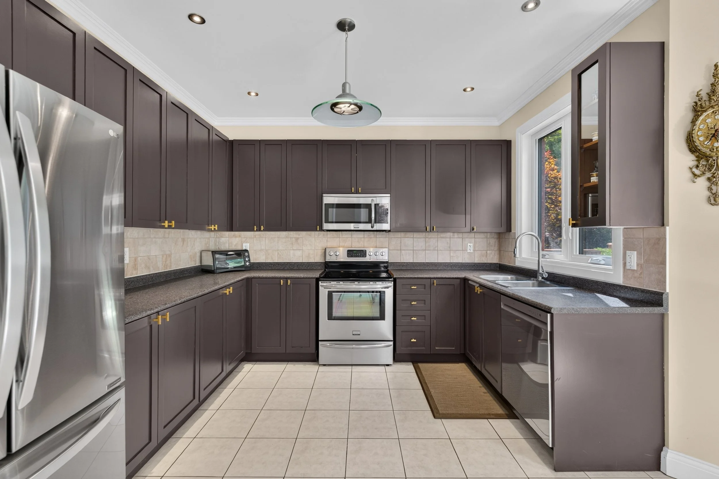 Frameless - 106 Wood Rim Dr - 021.jpg
