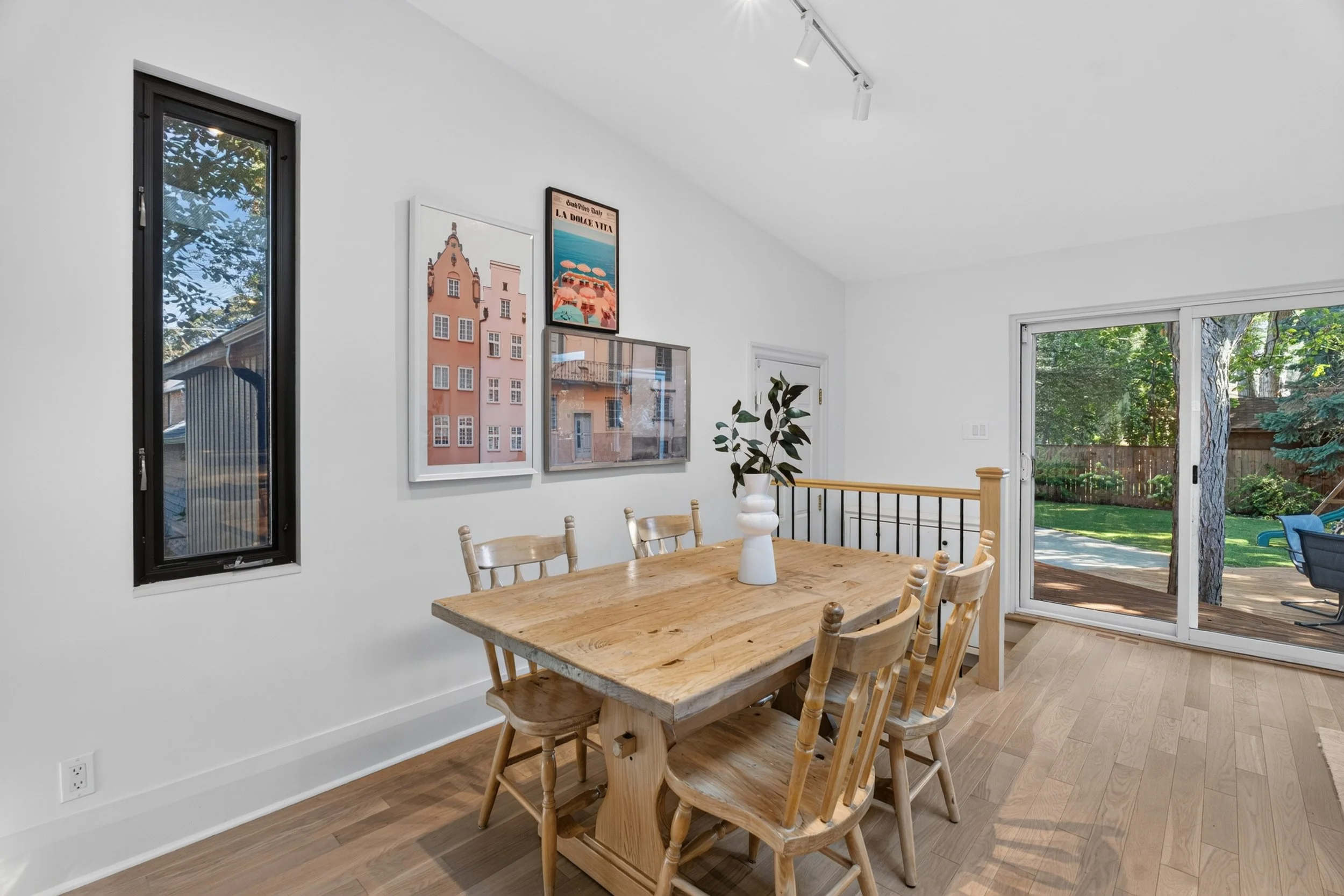 Frameless - 521 Sutherland - 026.jpg