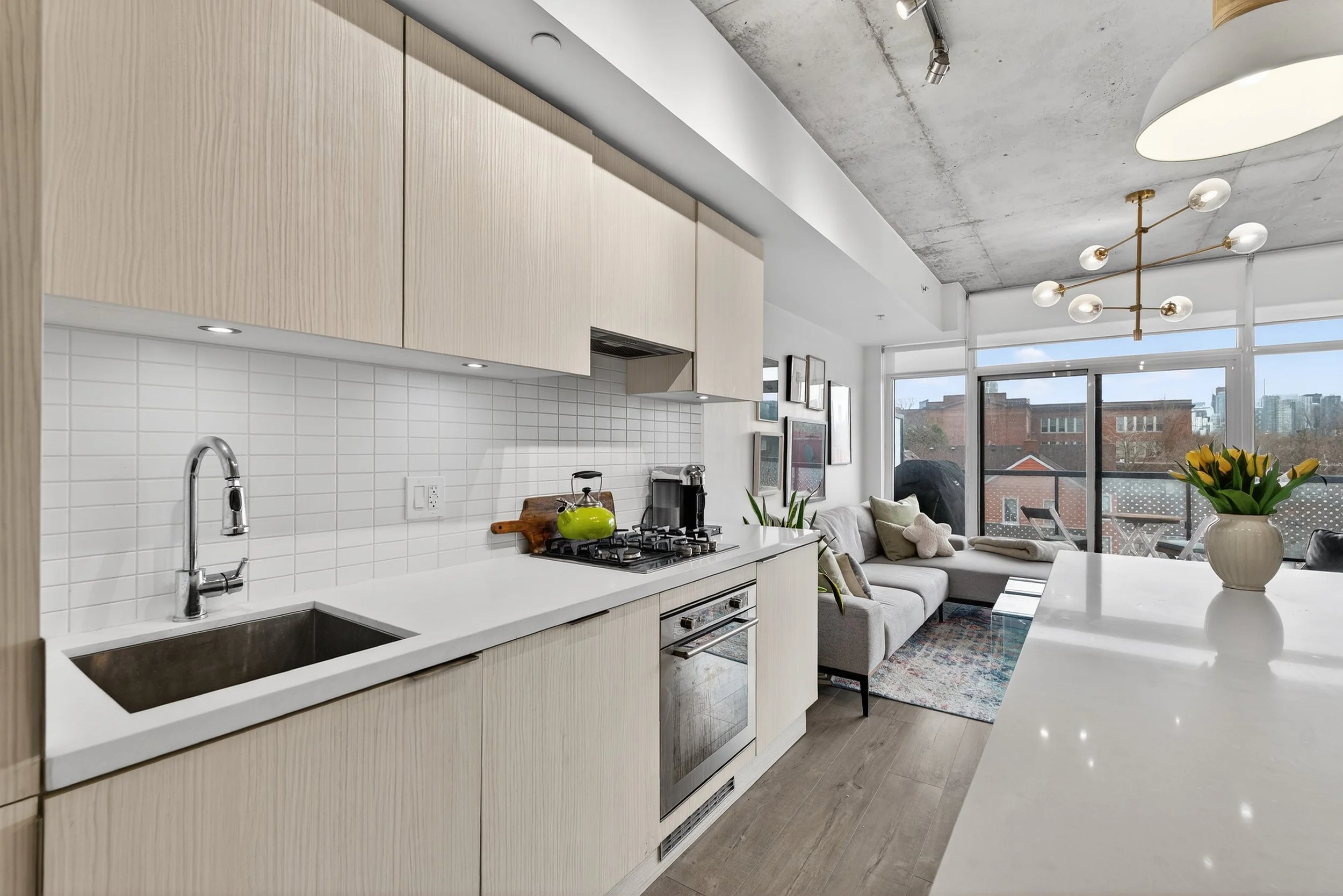 Frameless - 322 109 Ossington Ave -  014.jpg