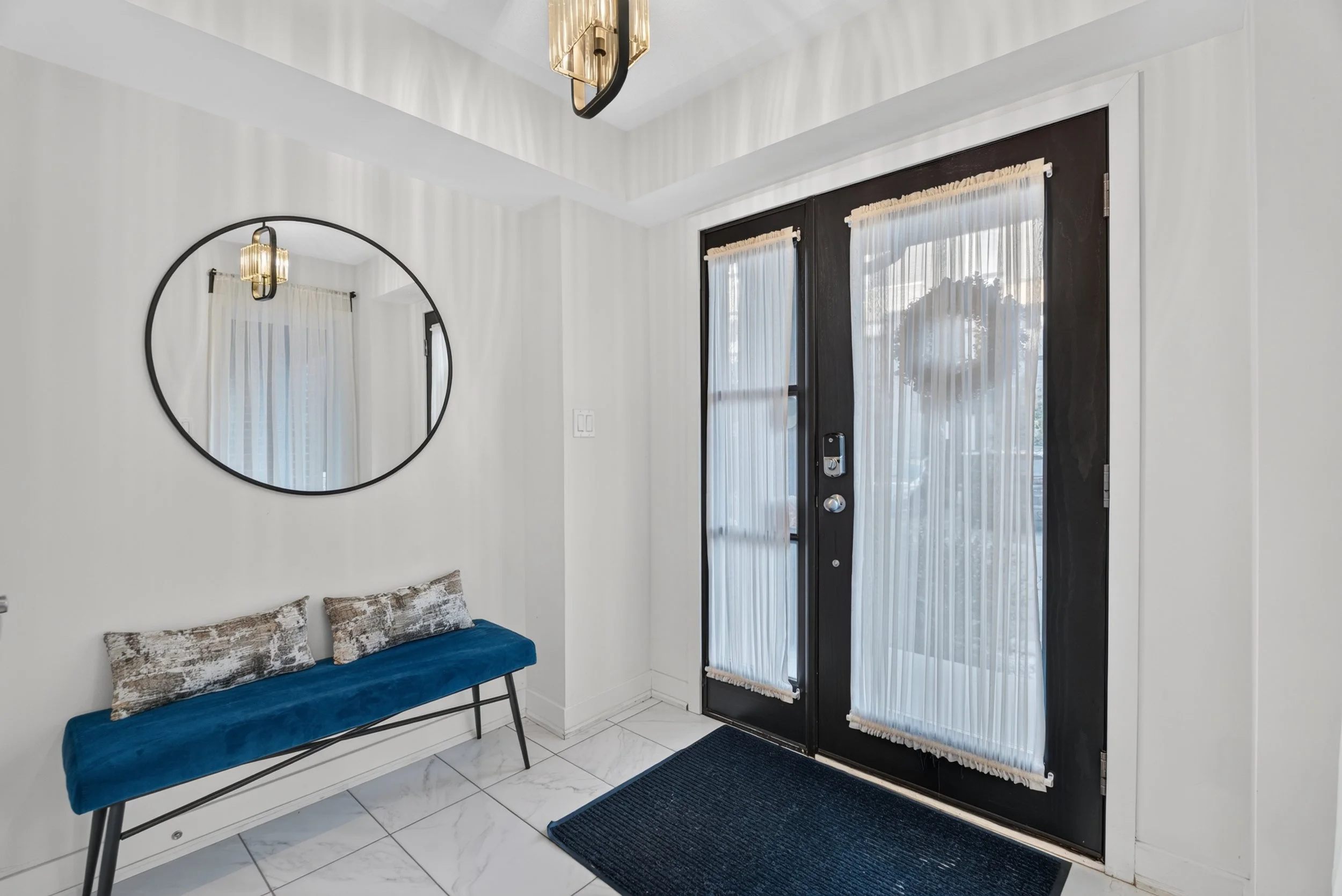 Frameless - 62 Pageant Ave - 008.jpg