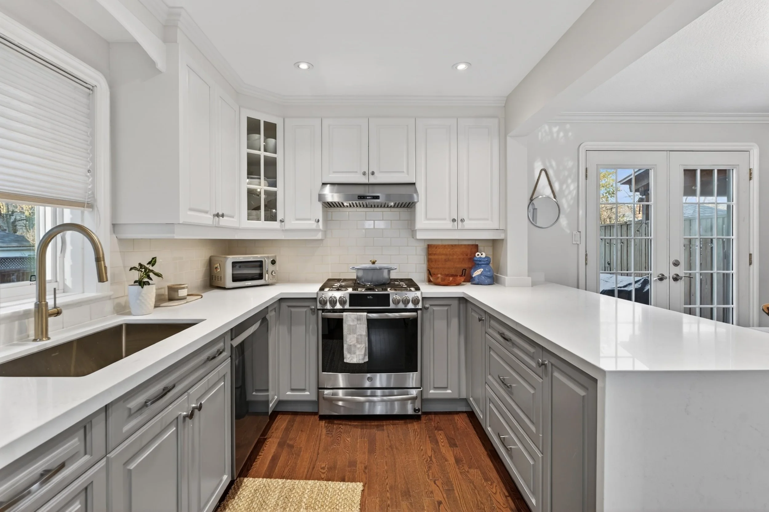 Frameless - 505 Sutherland -019.jpg