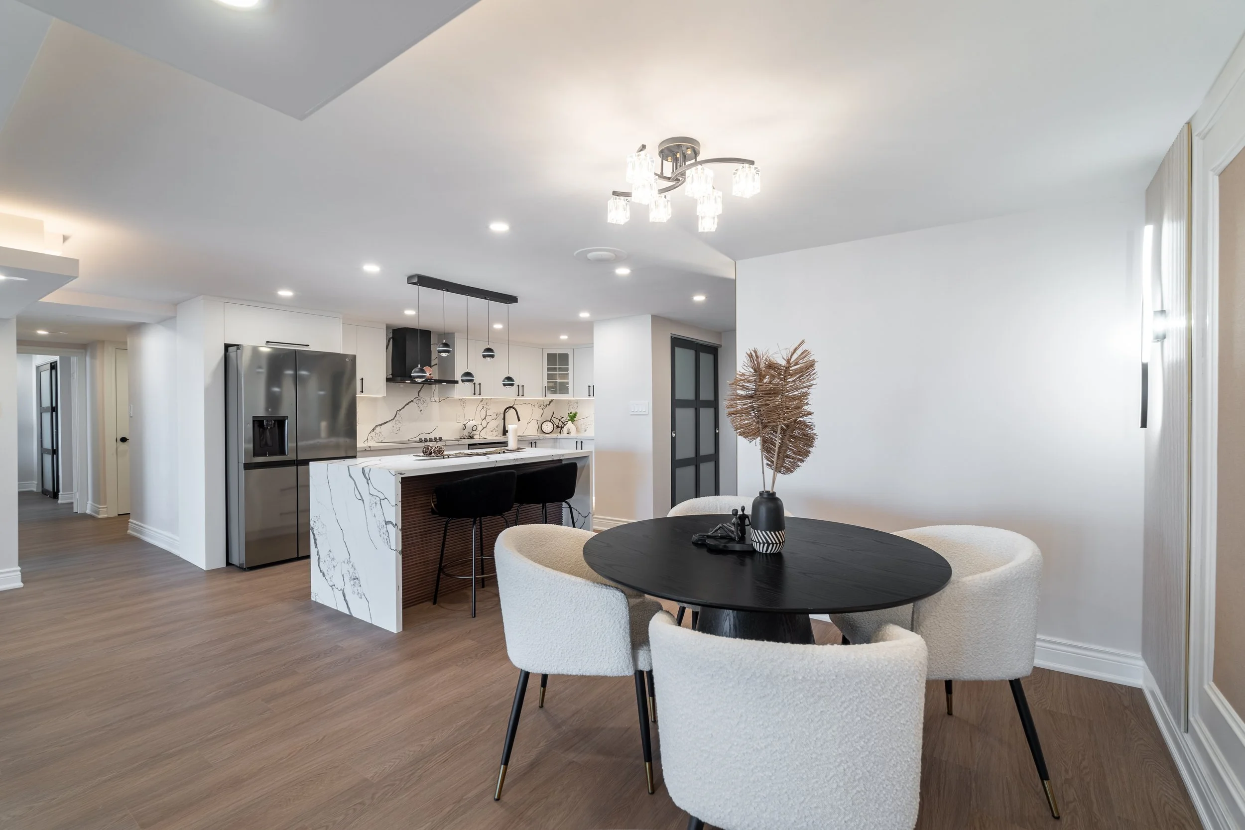 Frameless - 1555 Finch -024.jpg
