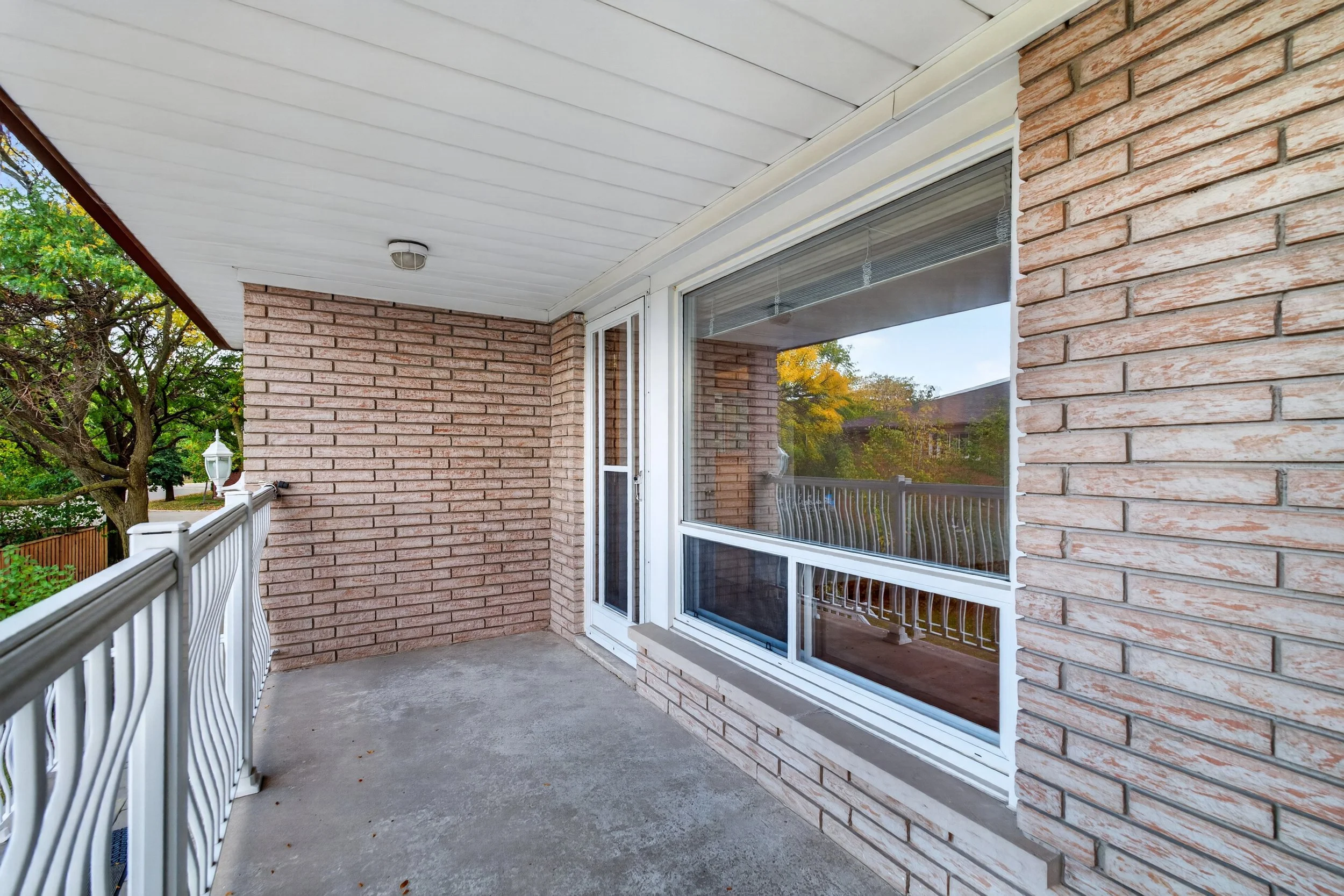 Frameless - 3697 Broomhill Cres - 020.jpg