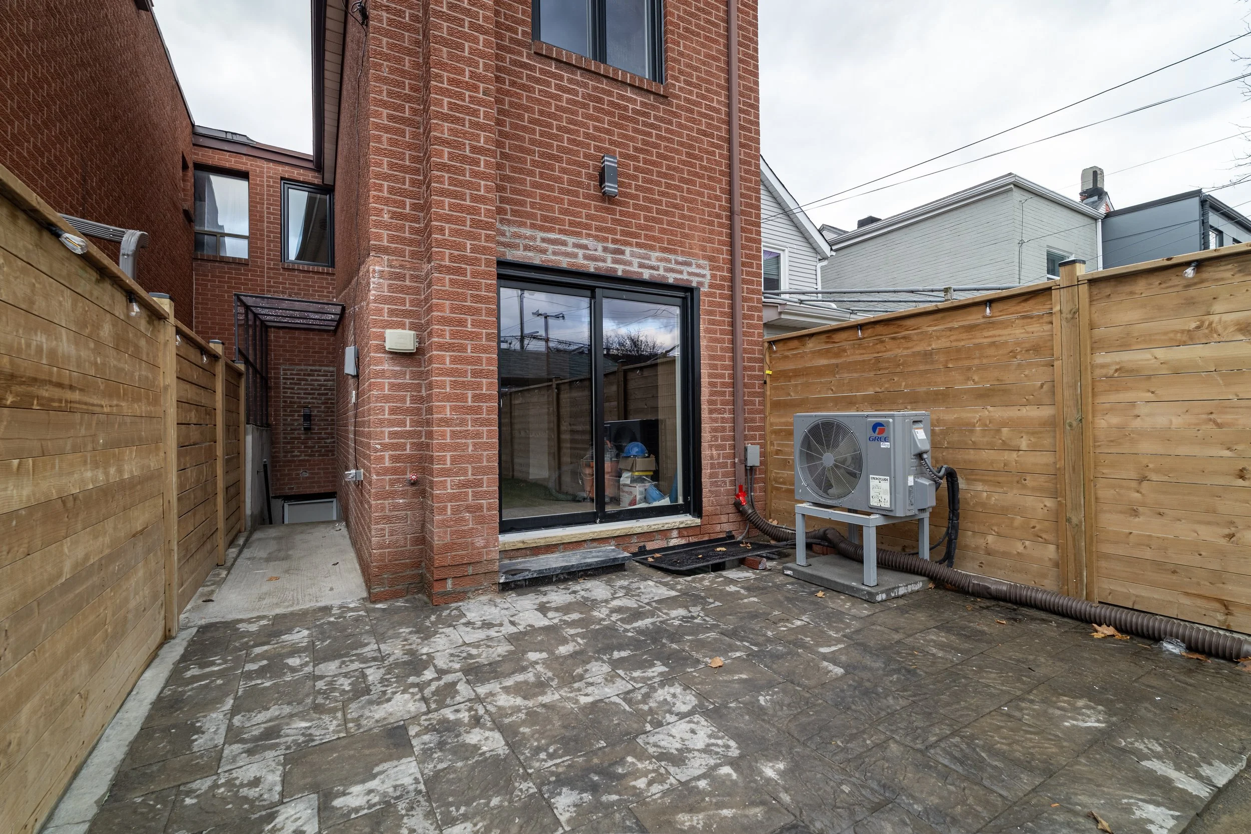 Frameless - 283 Euclid Ave - 049.jpg