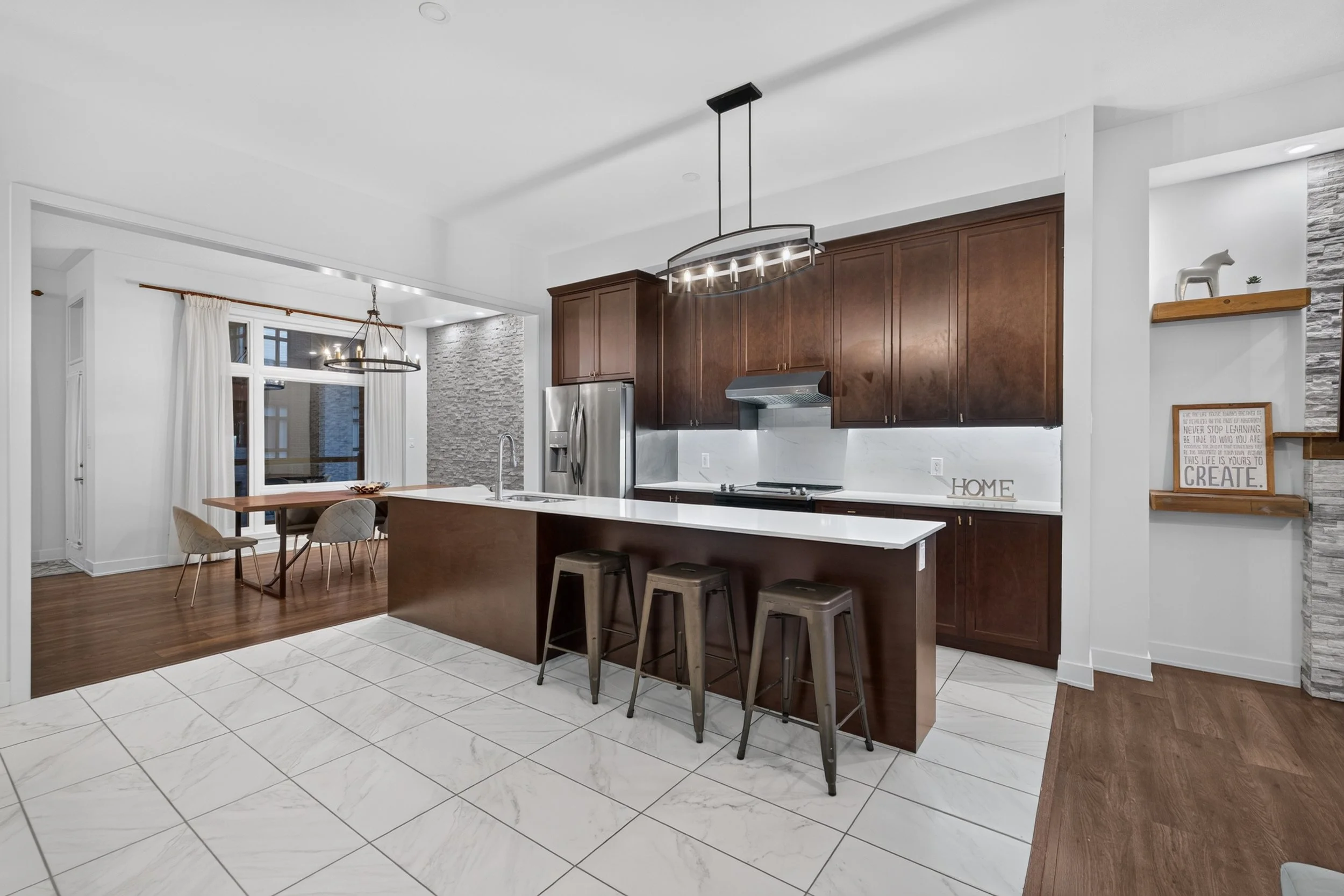 Frameless - 62 Pageant Ave - 014.jpg