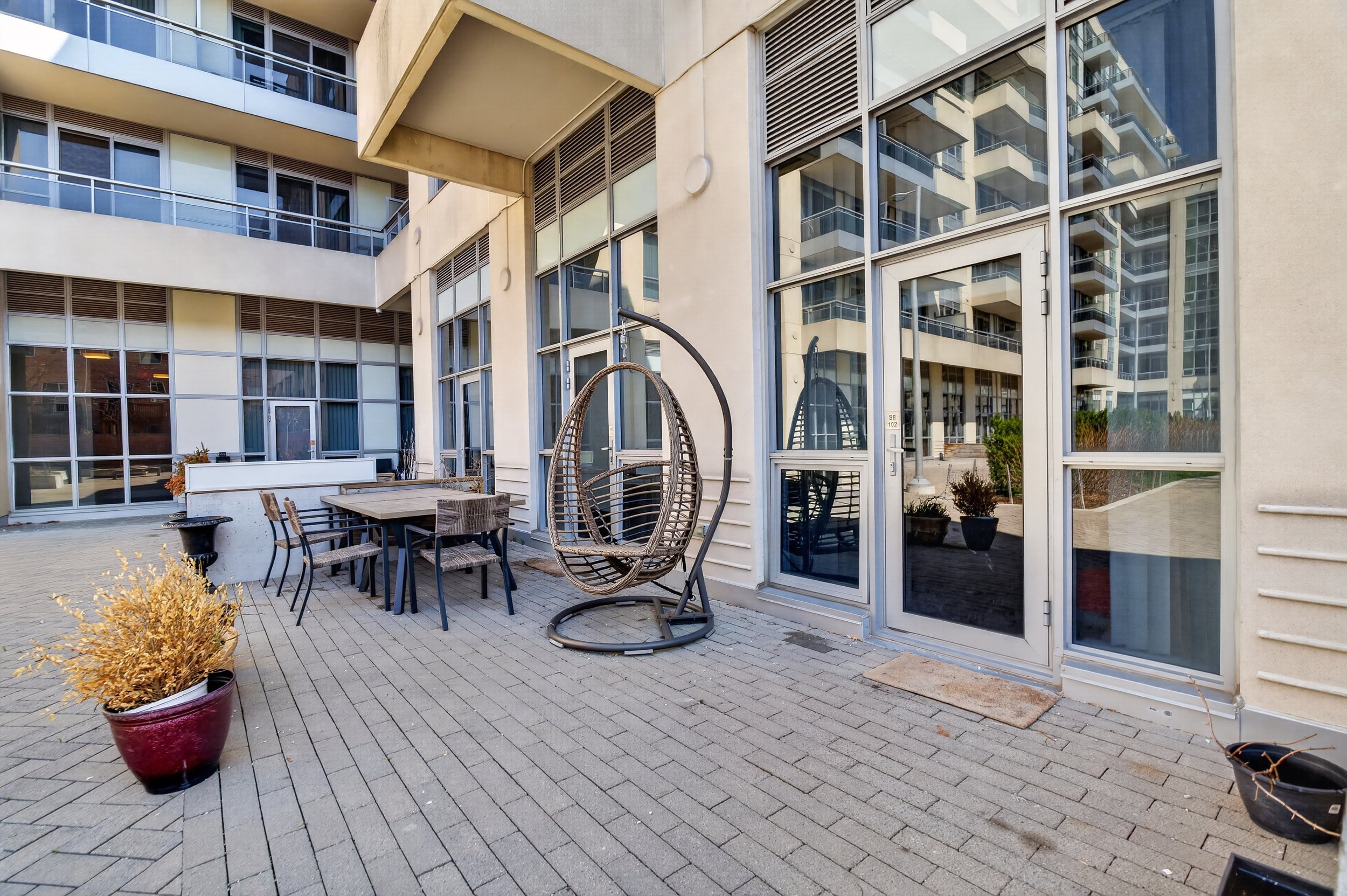 Frameless - 9199 Yonge St Unit 102SE - 031.jpg