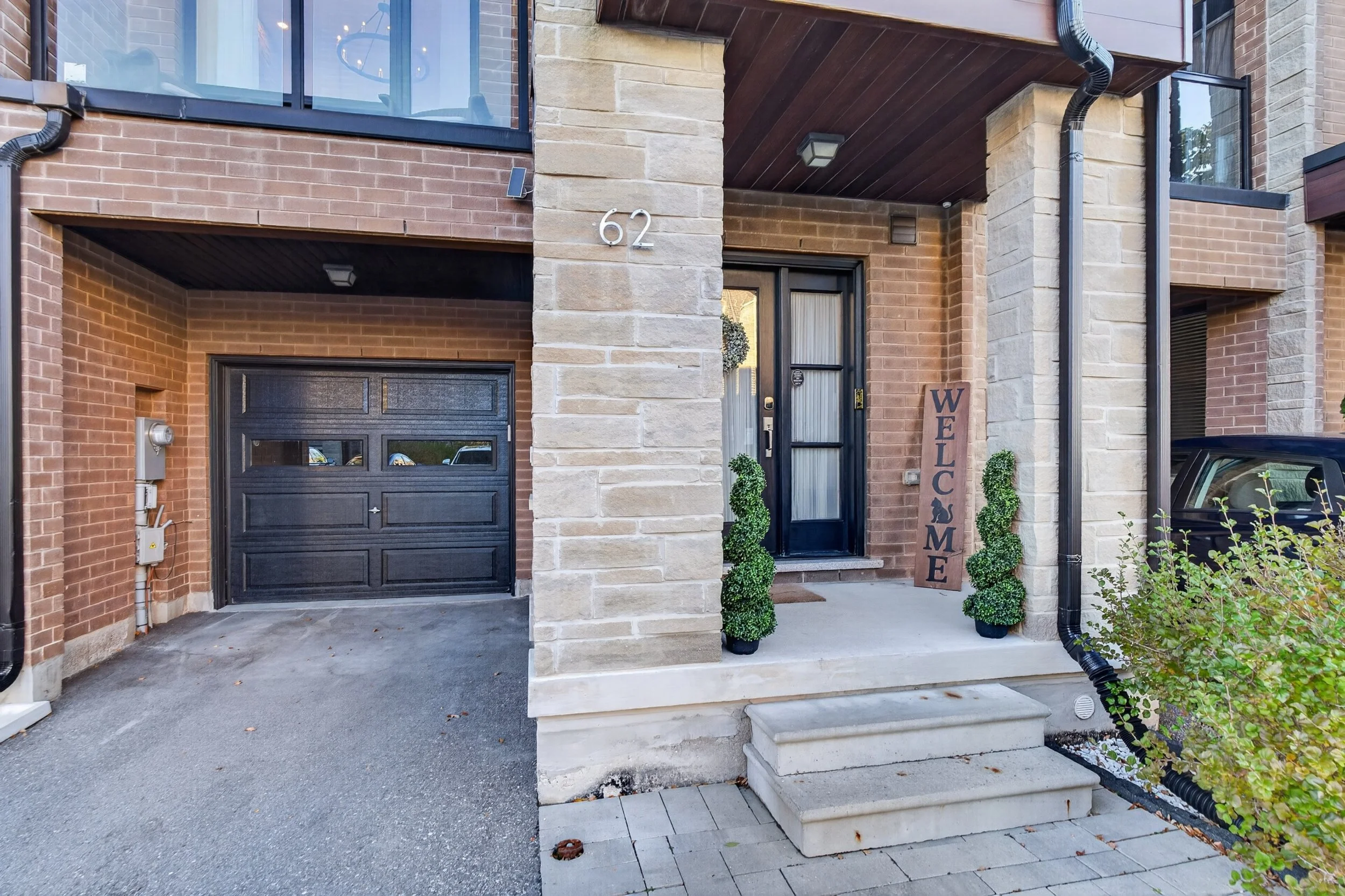 Frameless - 62 Pageant Ave - 006.jpg