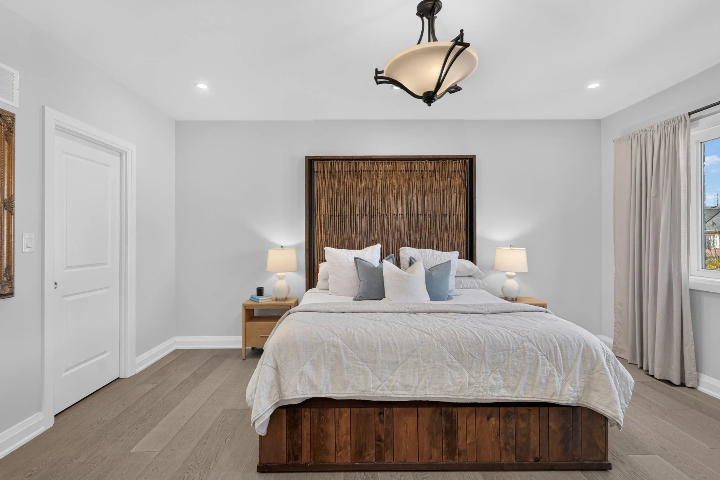 Frameless - 40 Lowther Ave - 039.jpg