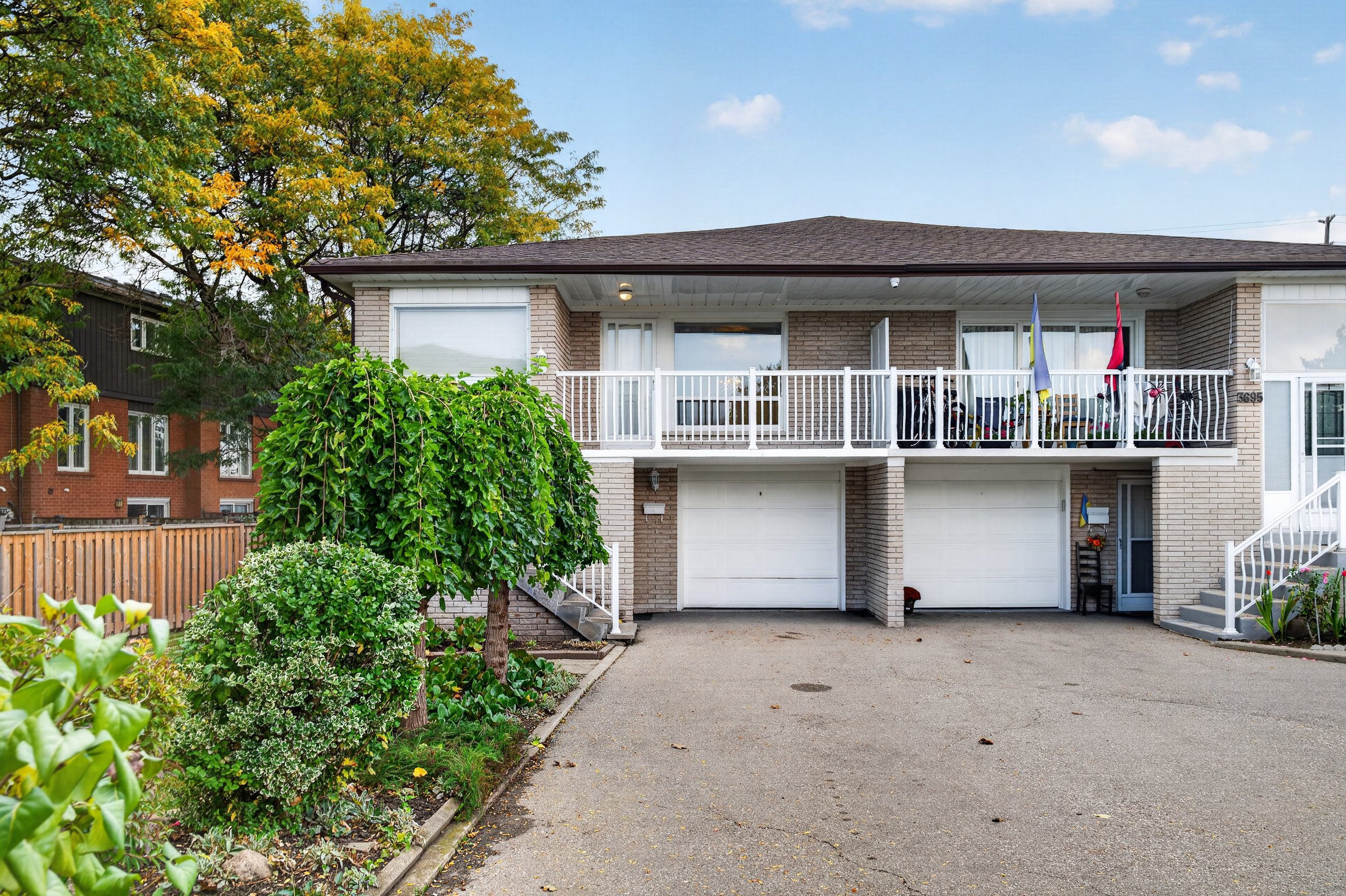 Frameless - 3697 Broomhill Cres - 004.jpg