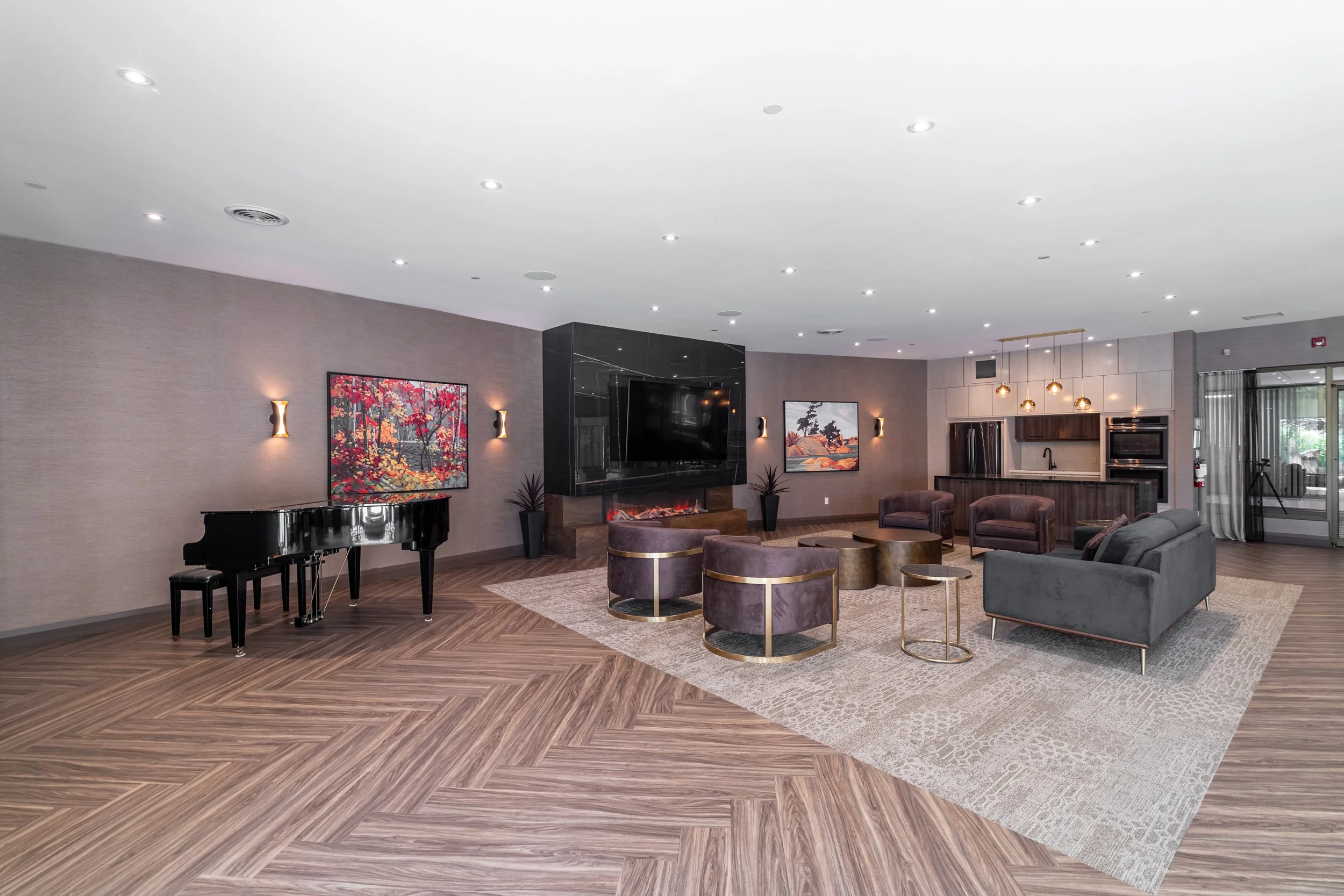 Frameless - 1555 Finch -046.jpg
