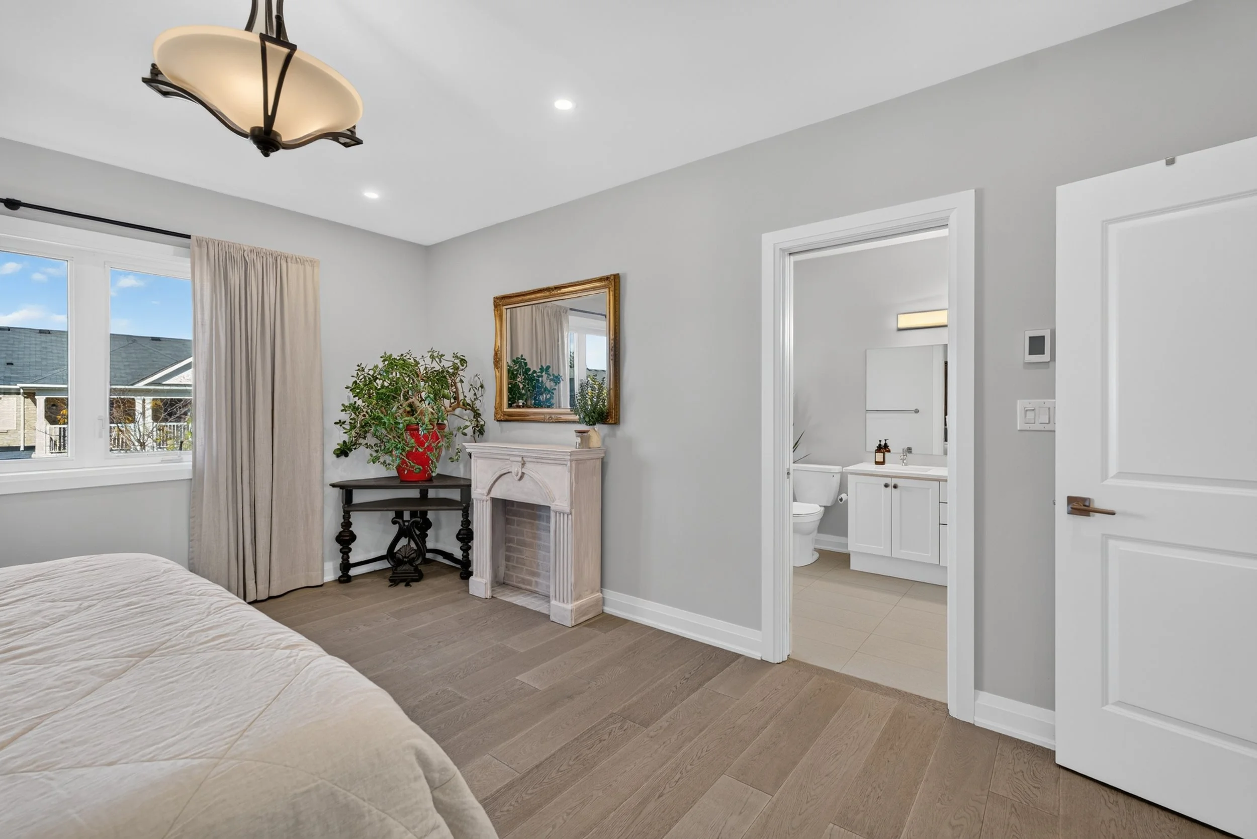 Frameless - 40 Lowther Ave - 045.jpg